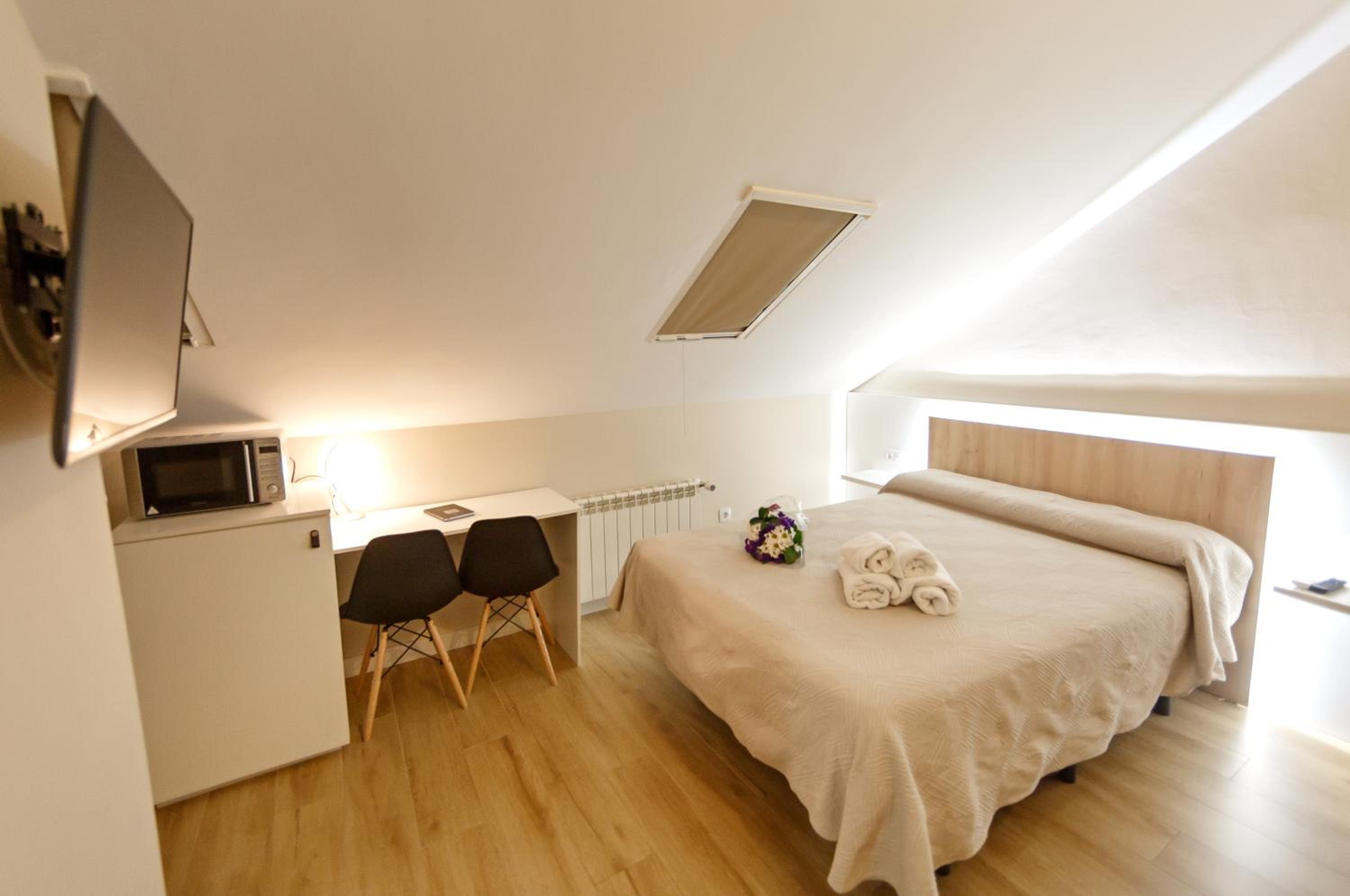 Small Double Room - Photo 4