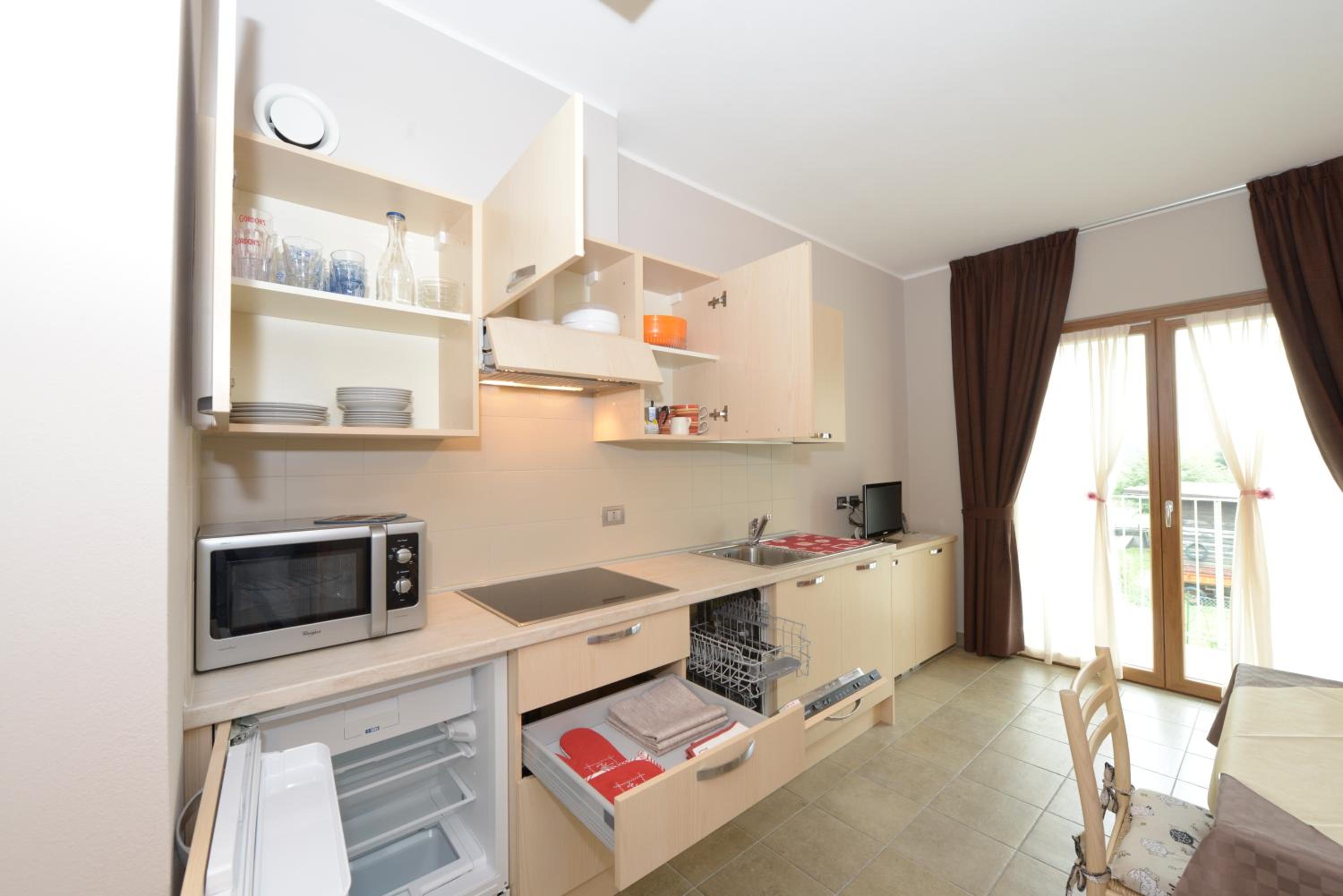 Apartment with Mountain View - Photo 5