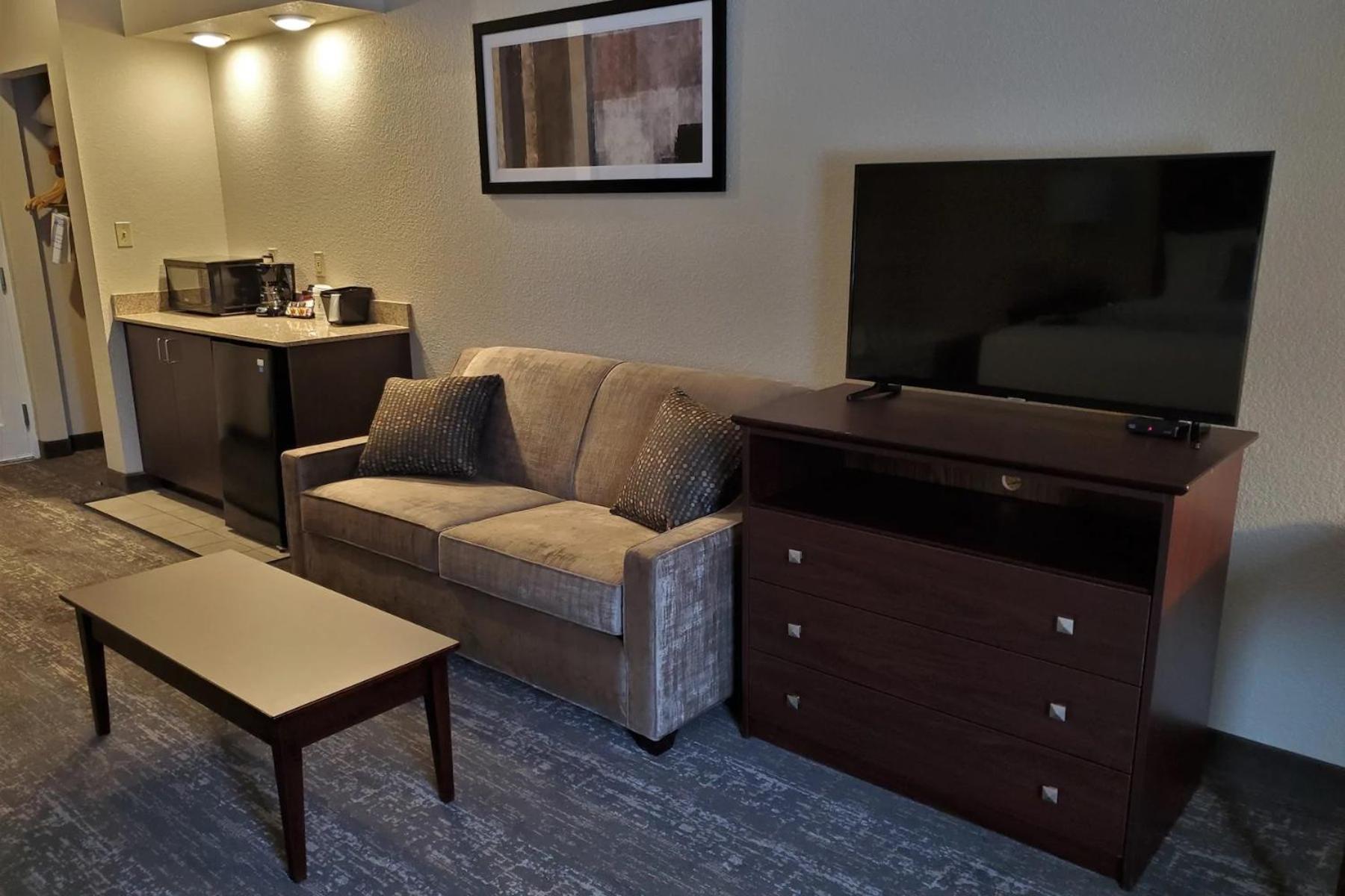 Deluxe King Room - Non-Smoking - Photo 2