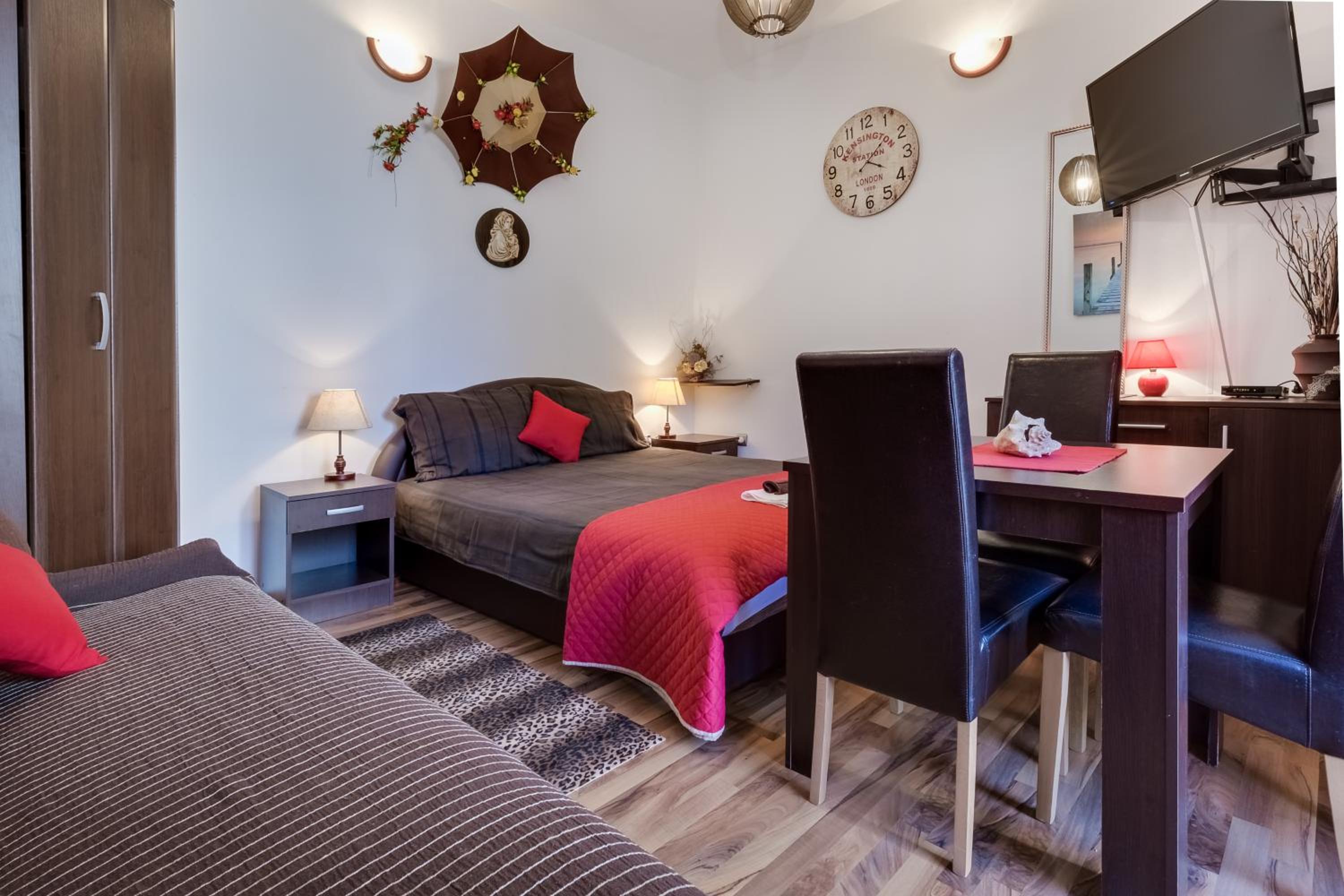 Studio Apartment