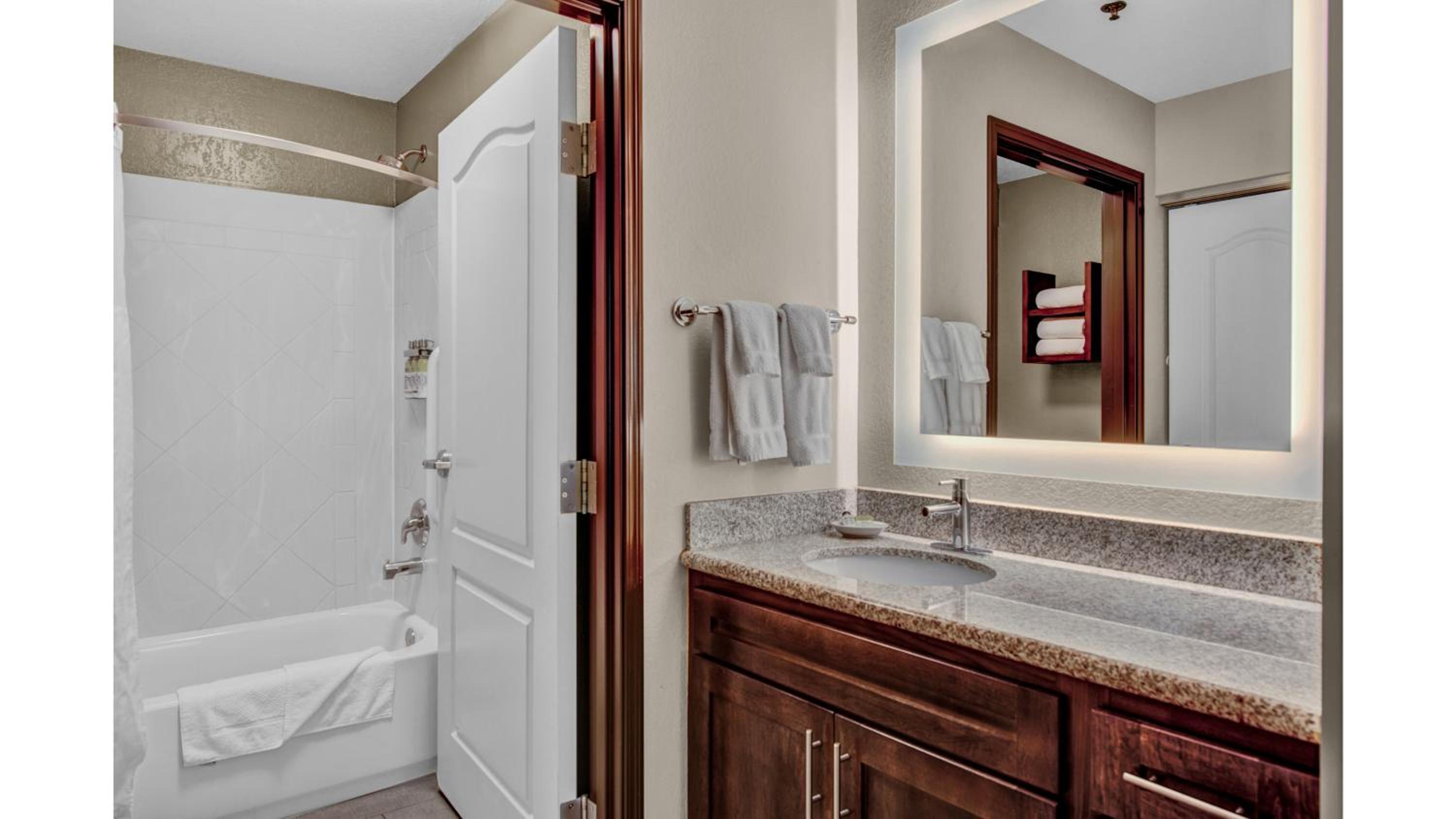 Studio Suite with Two Queen Beds - Photo 8