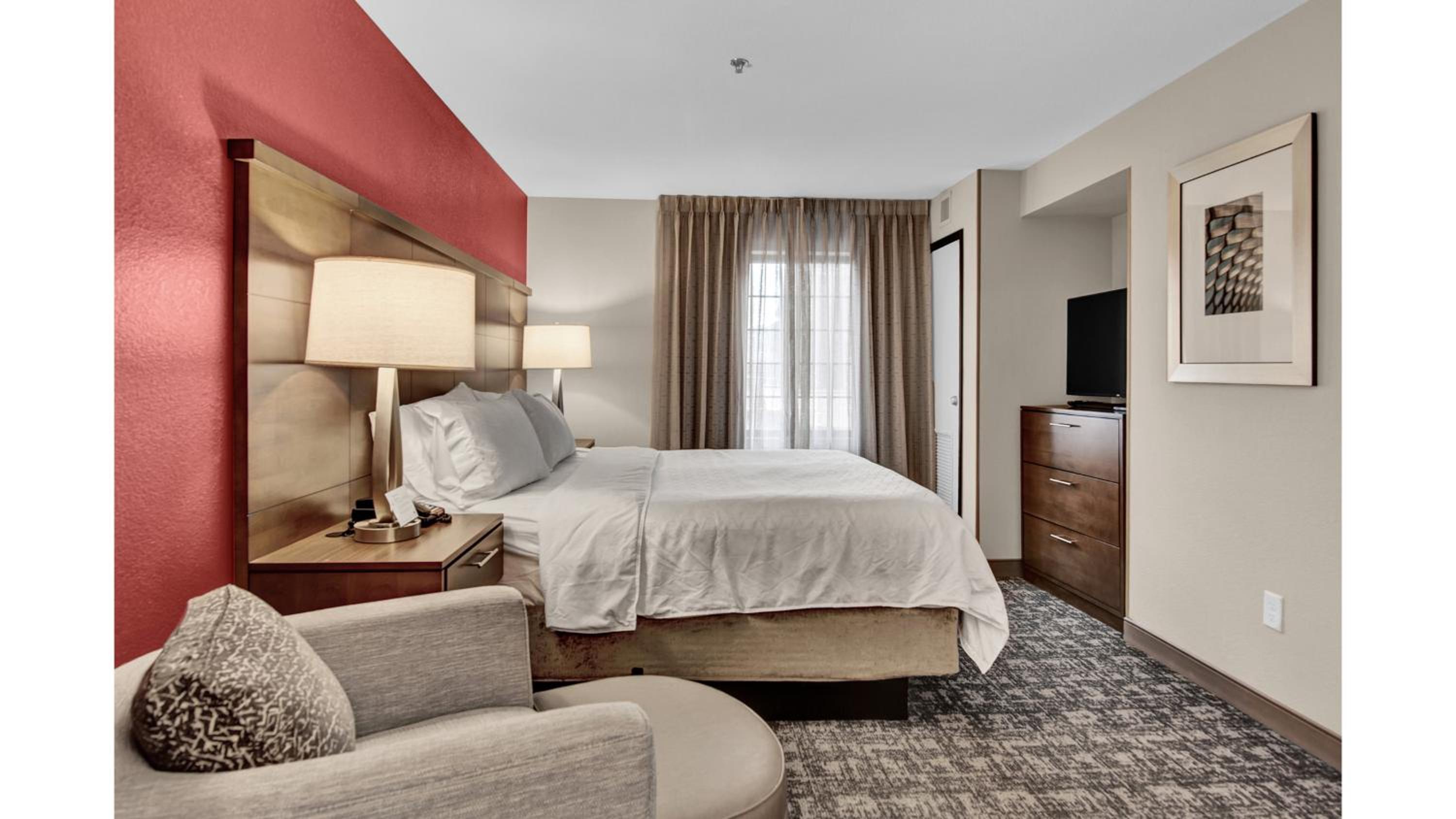 One-Bedroom King Suite - Photo 5