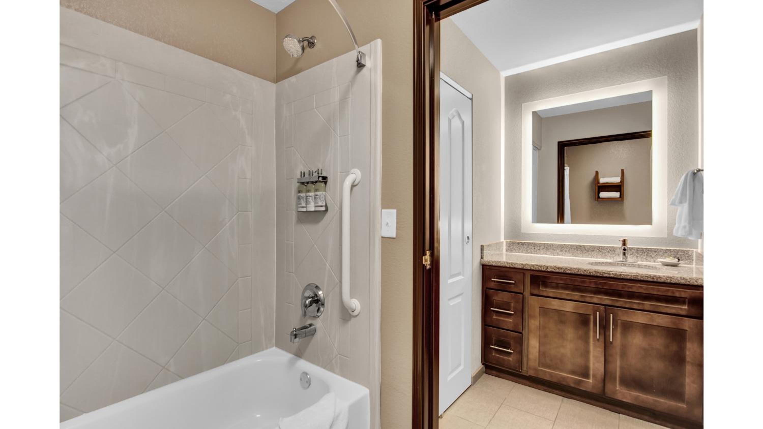 Two-Bedroom Suite with One King Bed and One Queen Bed - Photo 10