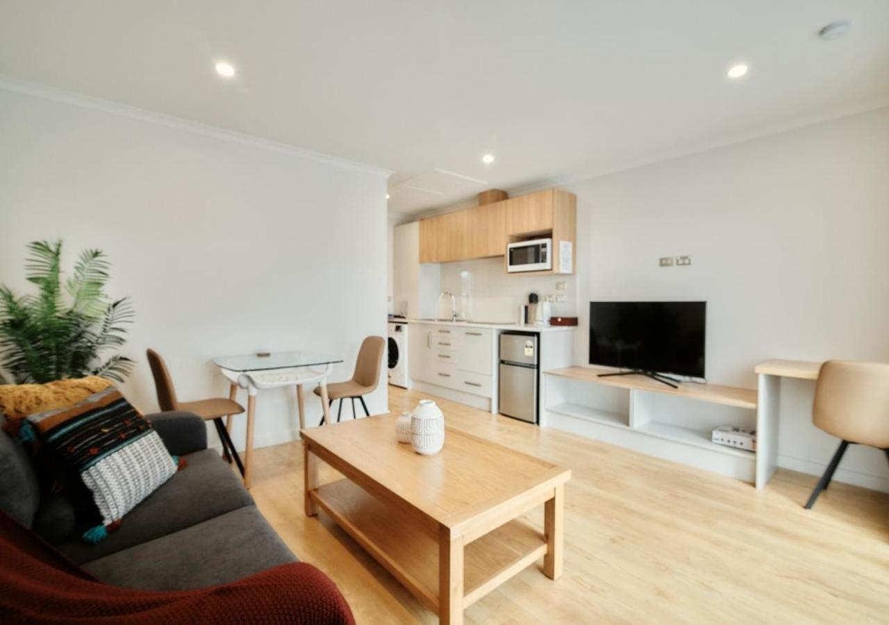One-Bedroom Suite - Photo 4