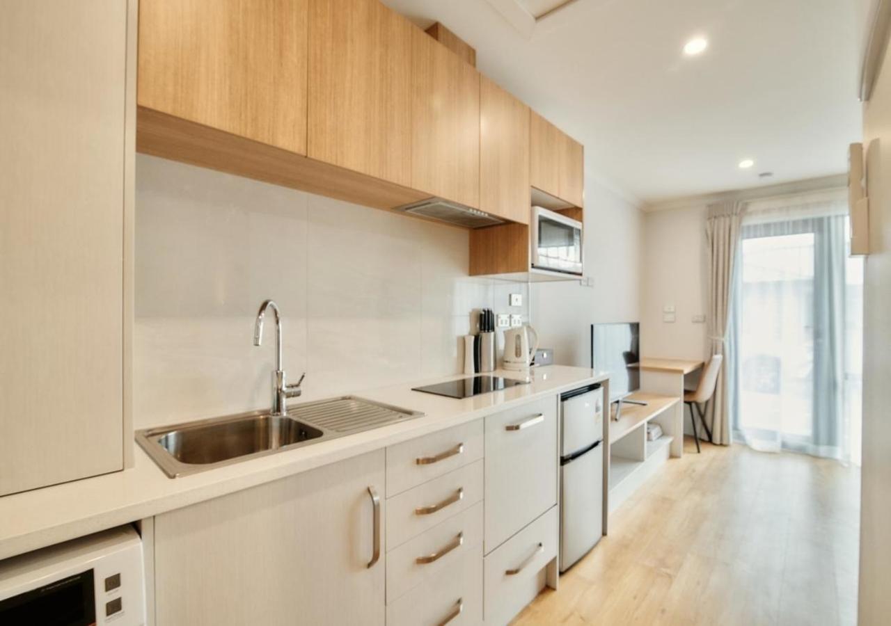 One-Bedroom Suite - Photo 11
