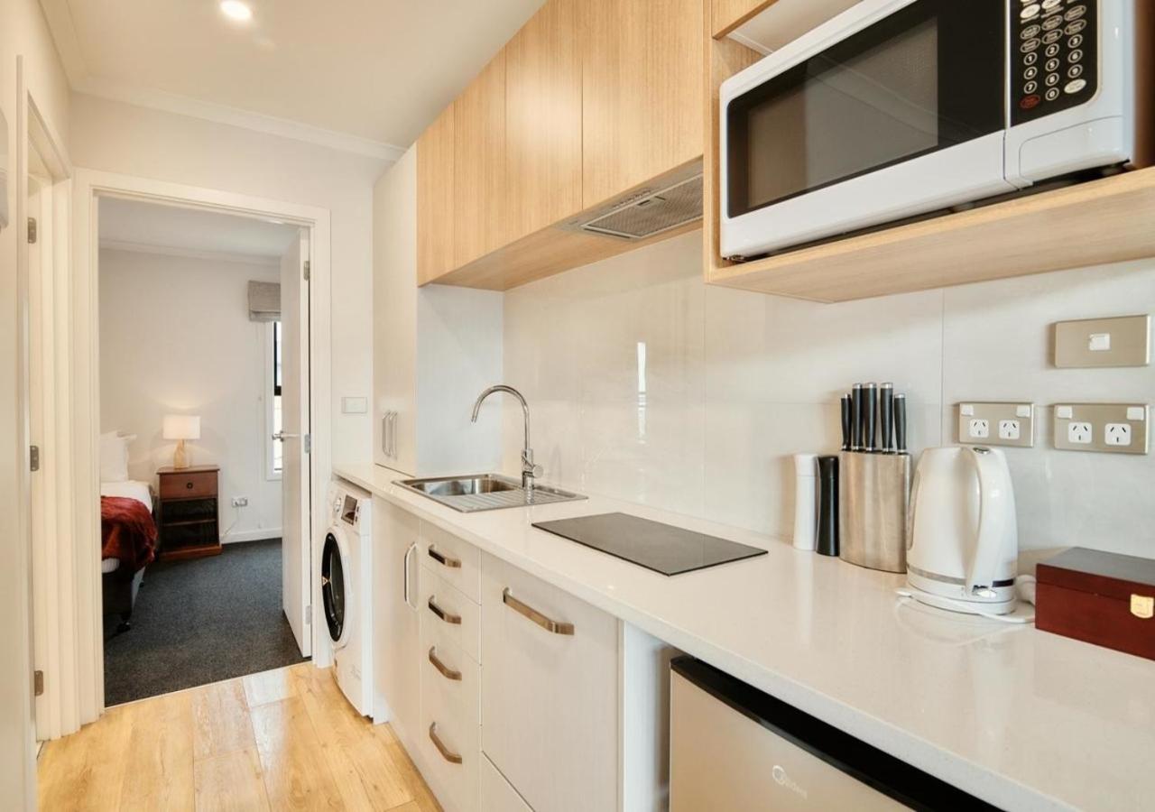 One-Bedroom Suite - Photo 9