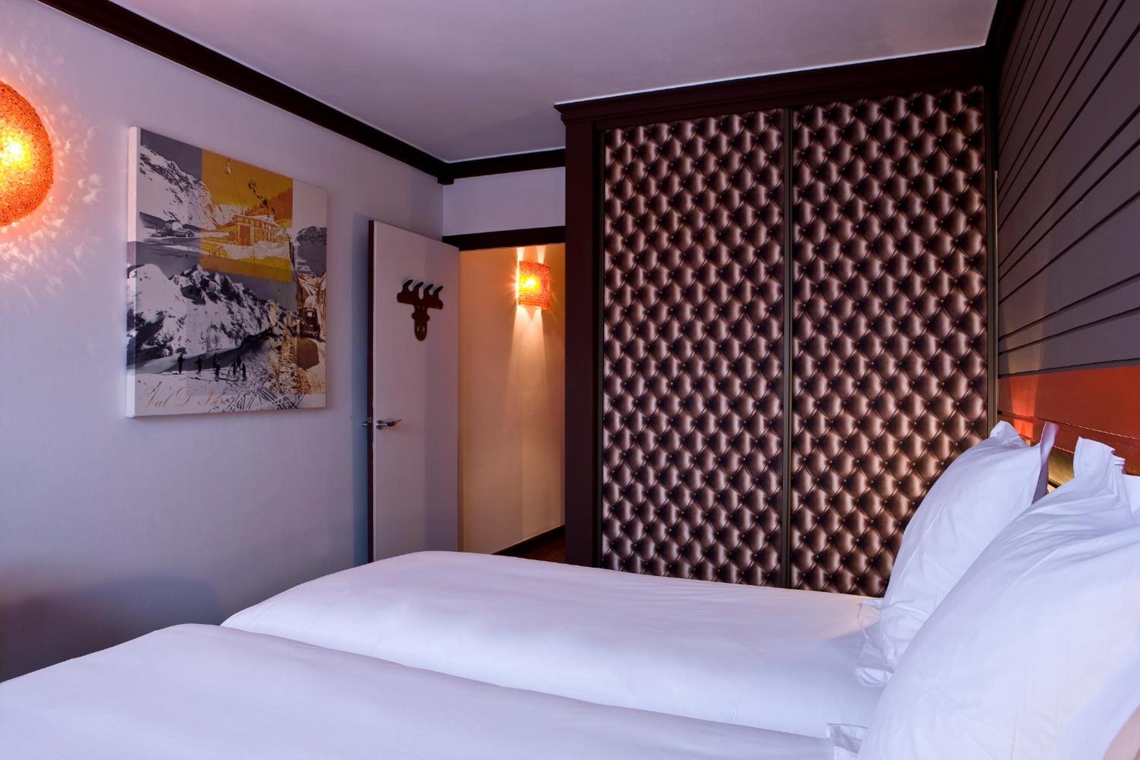 Double Room with Shower with City View