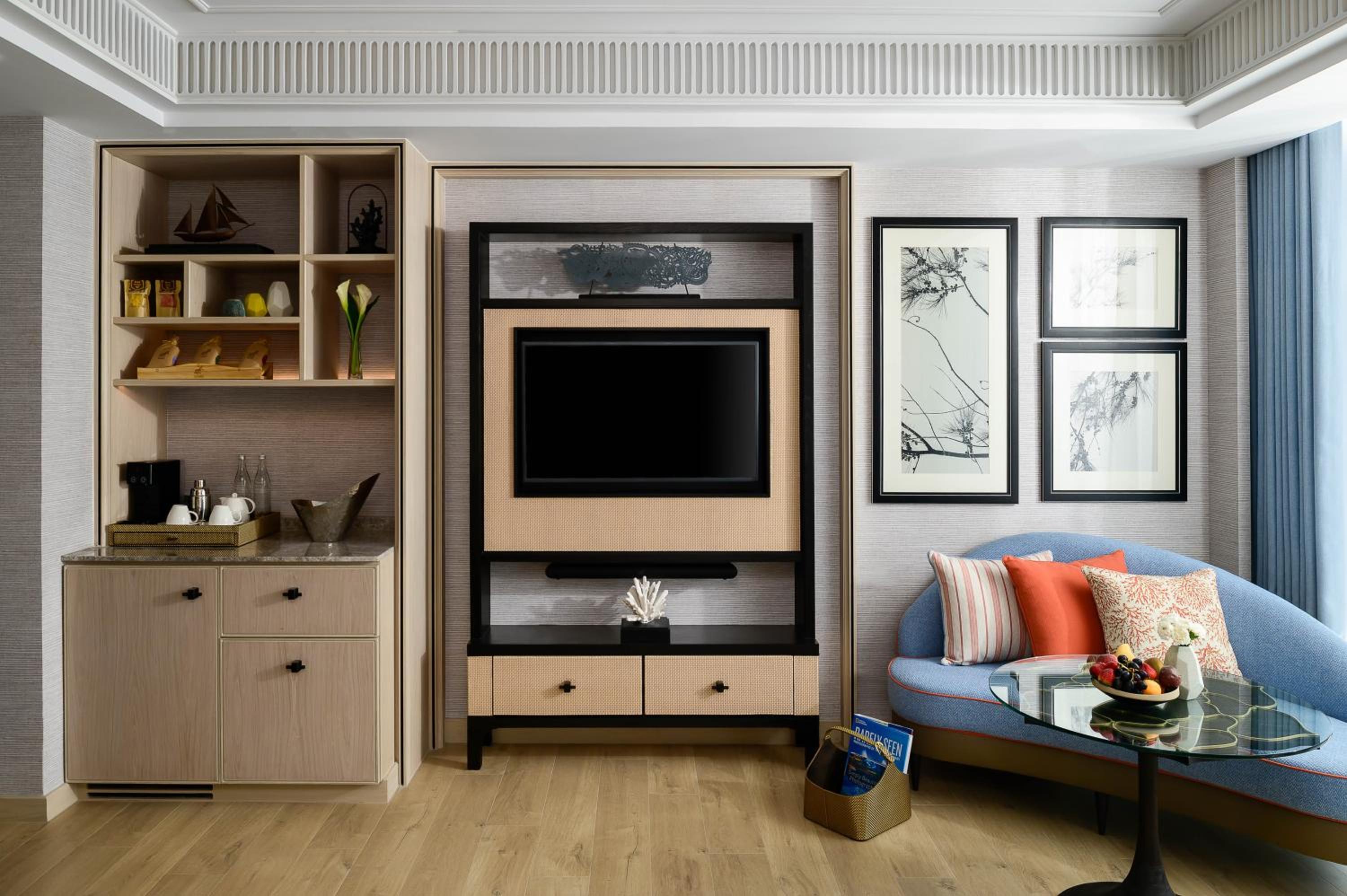 Premium King Room with Ocean View and Club Lounge Access - Photo 8