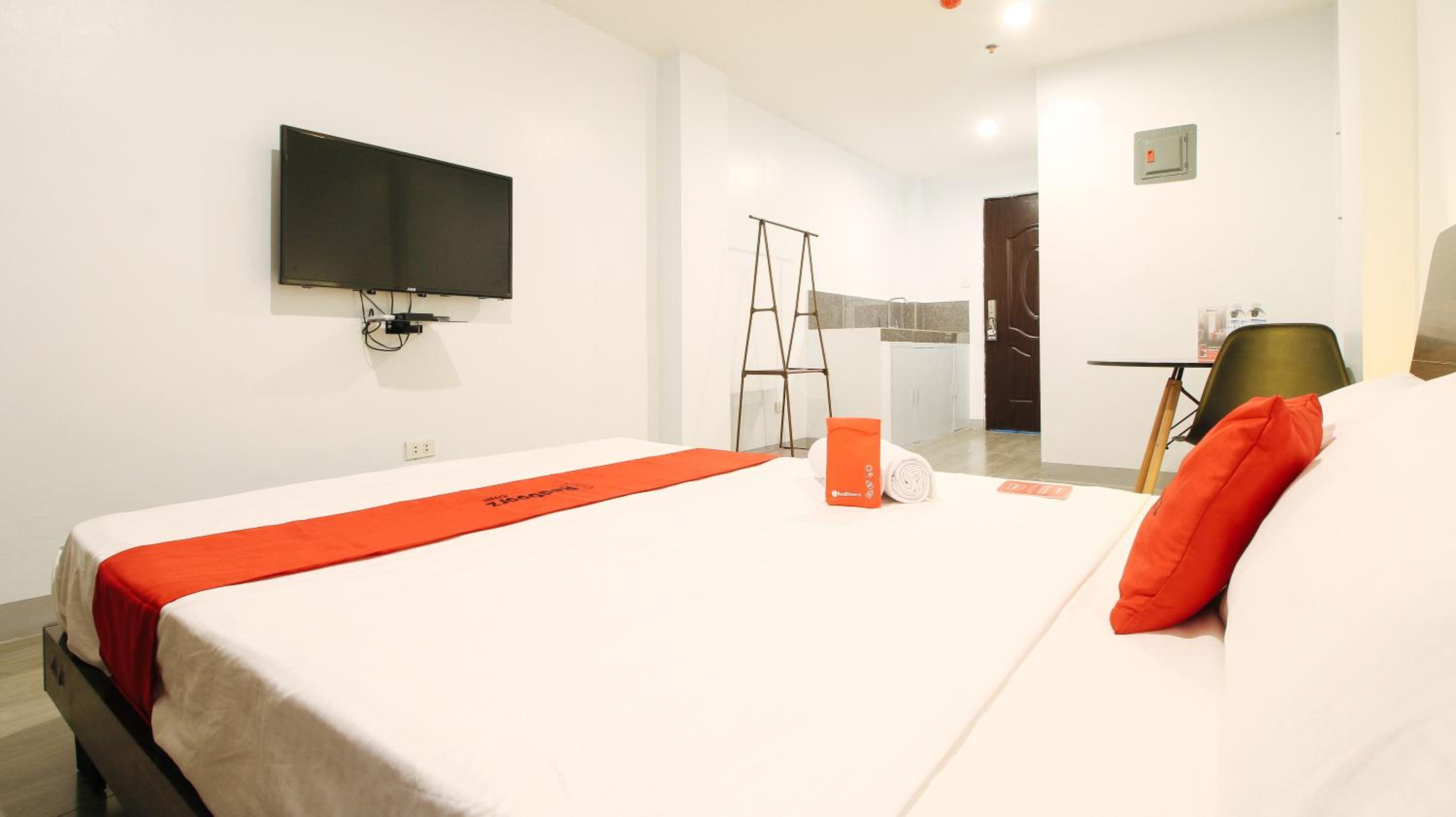 Deluxe Room - Photo 7