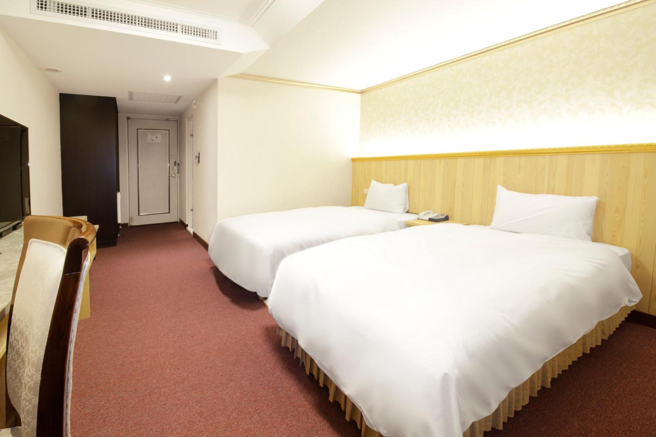 Standard Twin Room - Photo 5