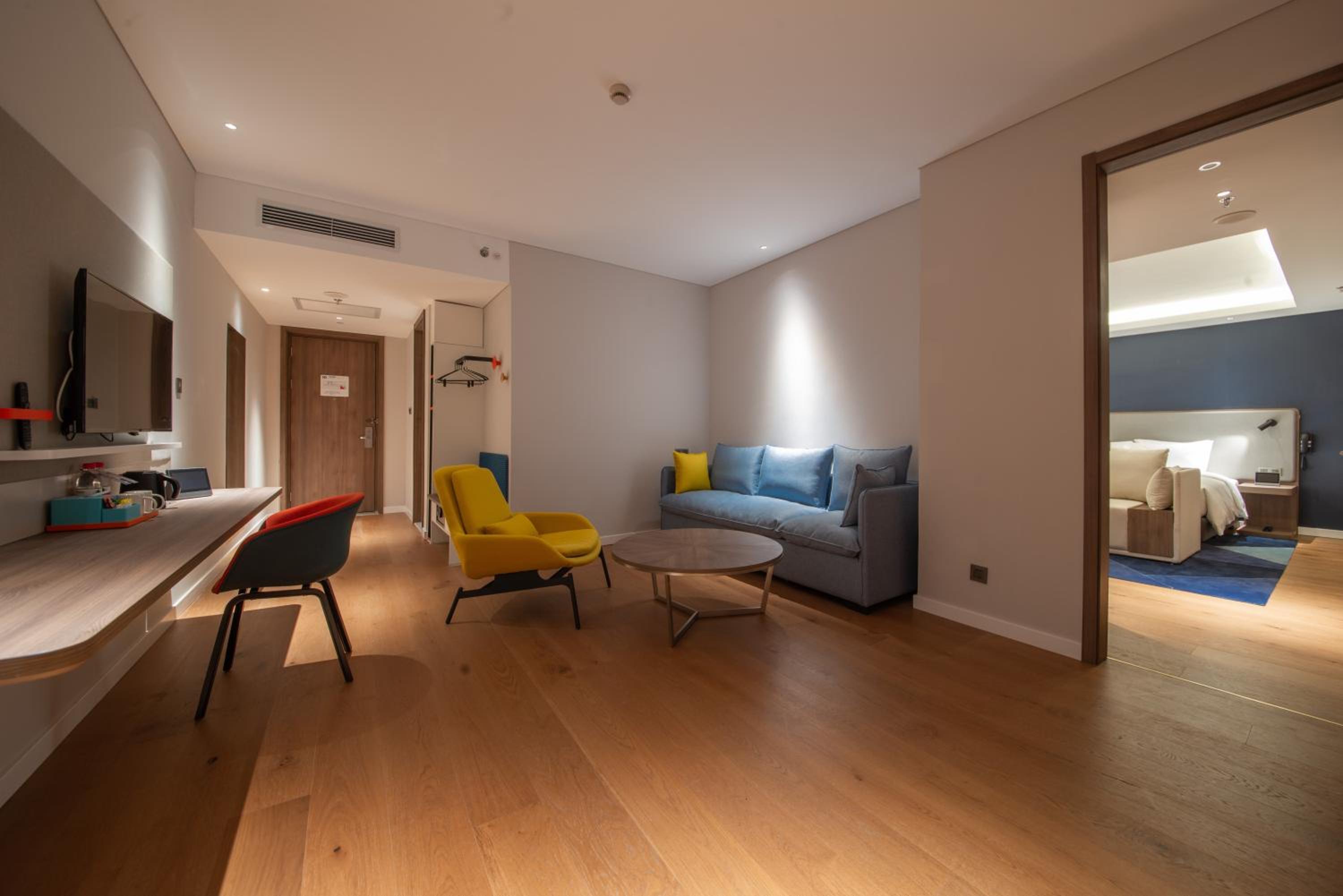 One-Bedroom Suite - Photo 2