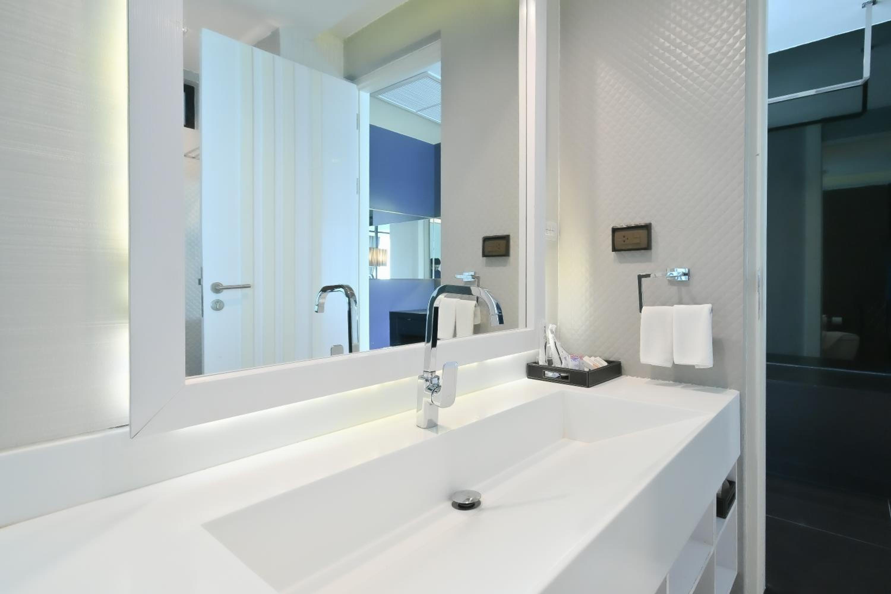 Deluxe Triple Room - Photo 9