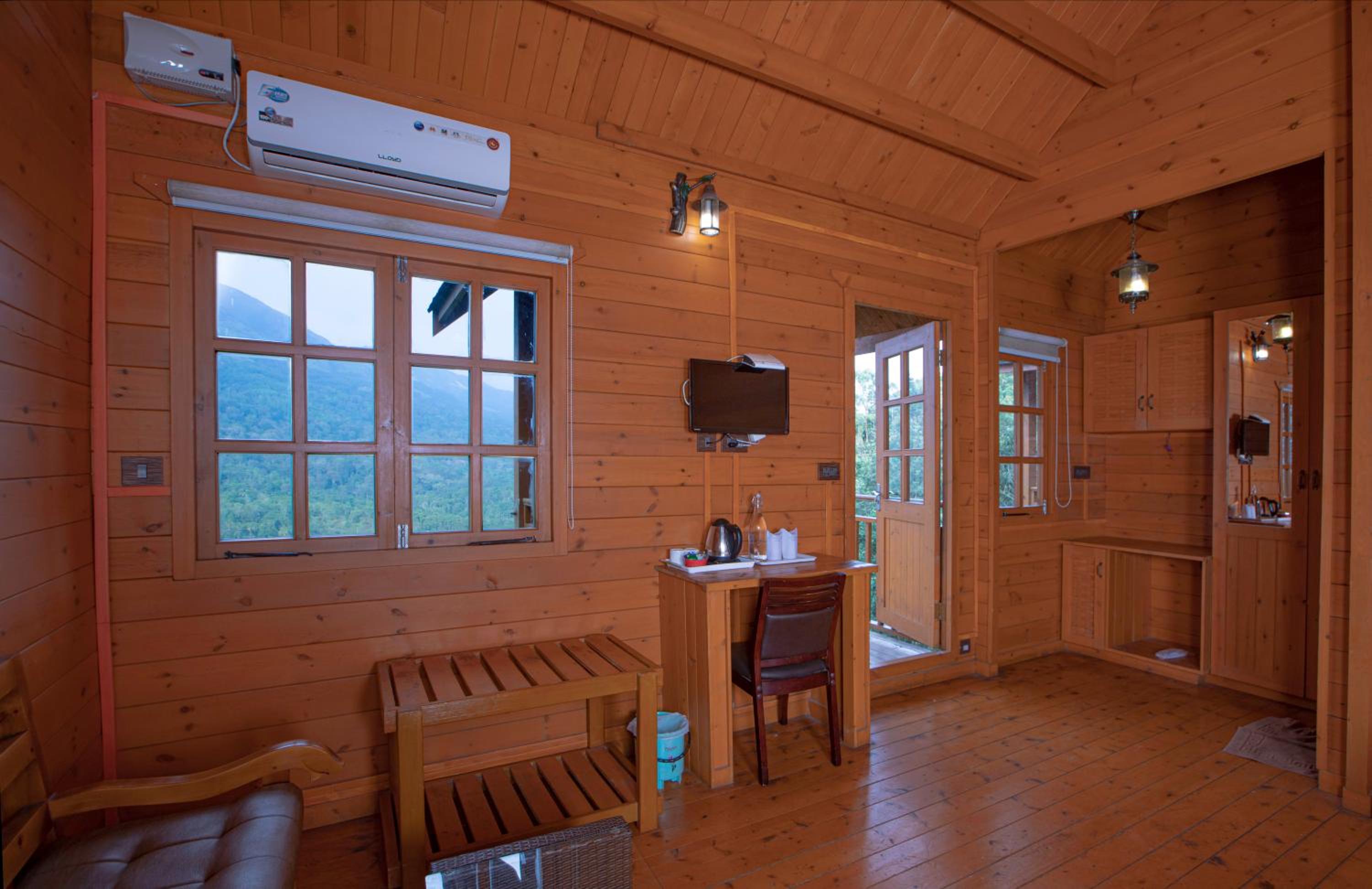 VALLEY VIEW WOODEN HOUSE - Photo 8