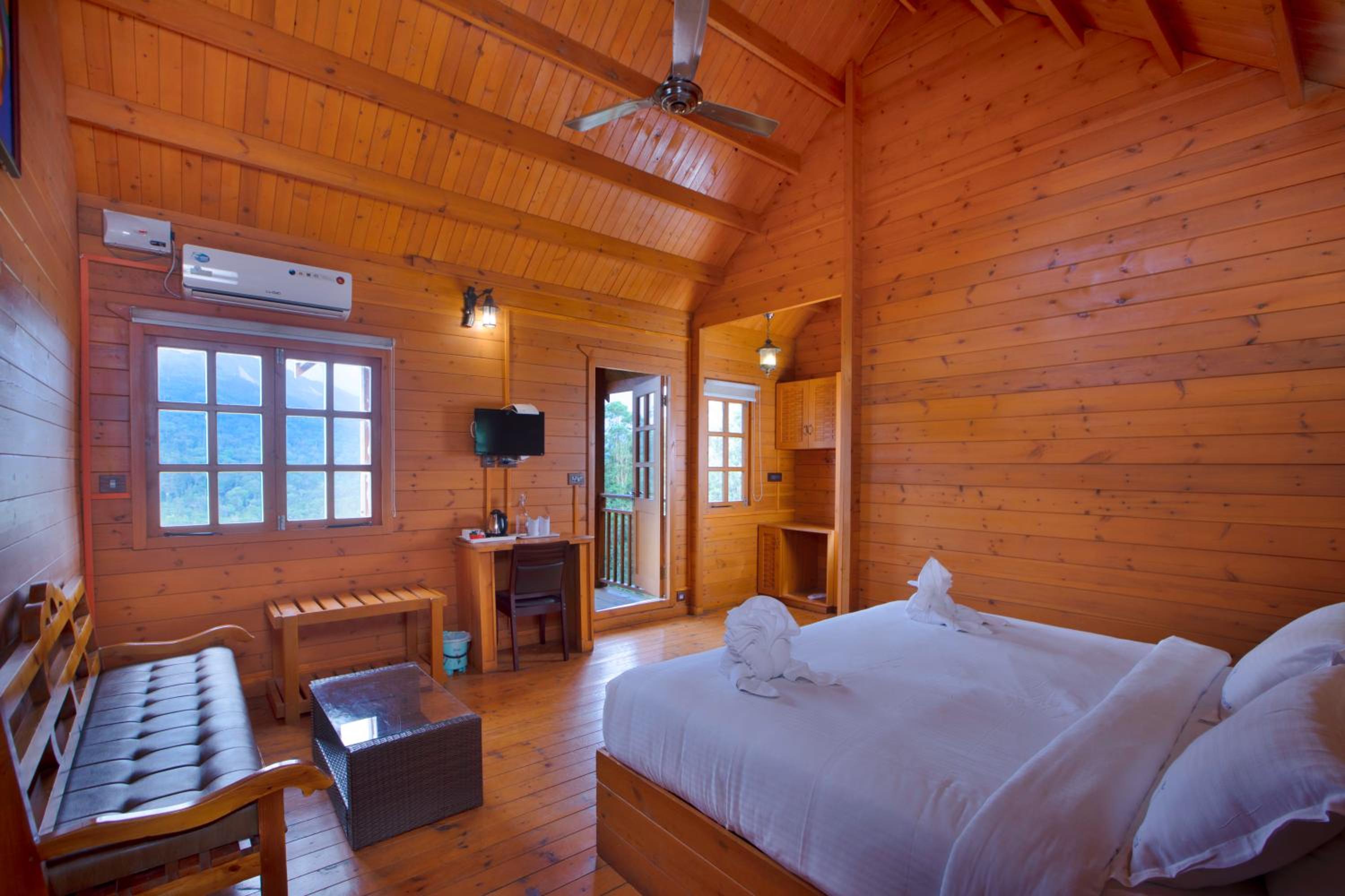 VALLEY VIEW WOODEN HOUSE - Photo 13