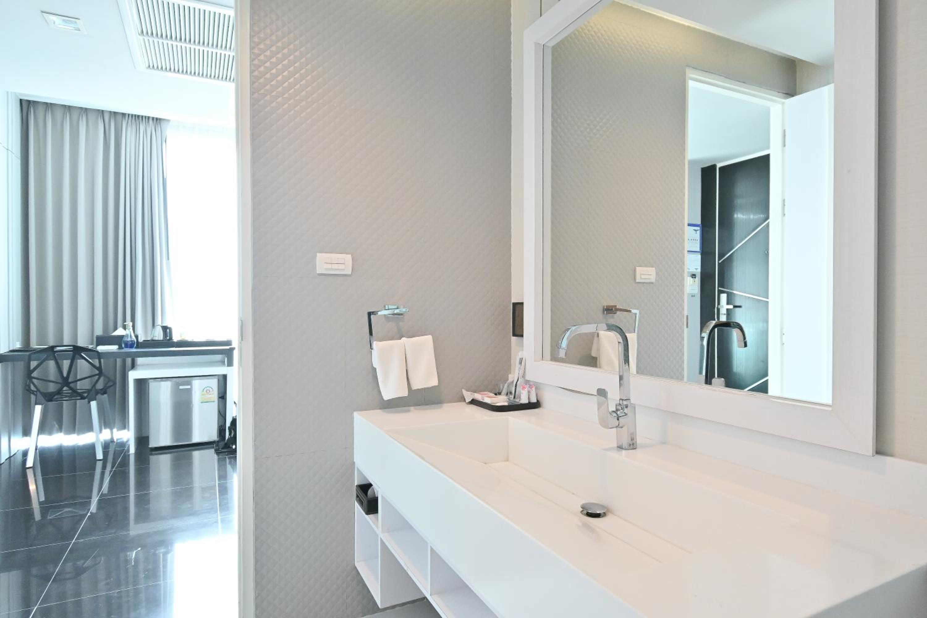 Deluxe Triple Room - Photo 10