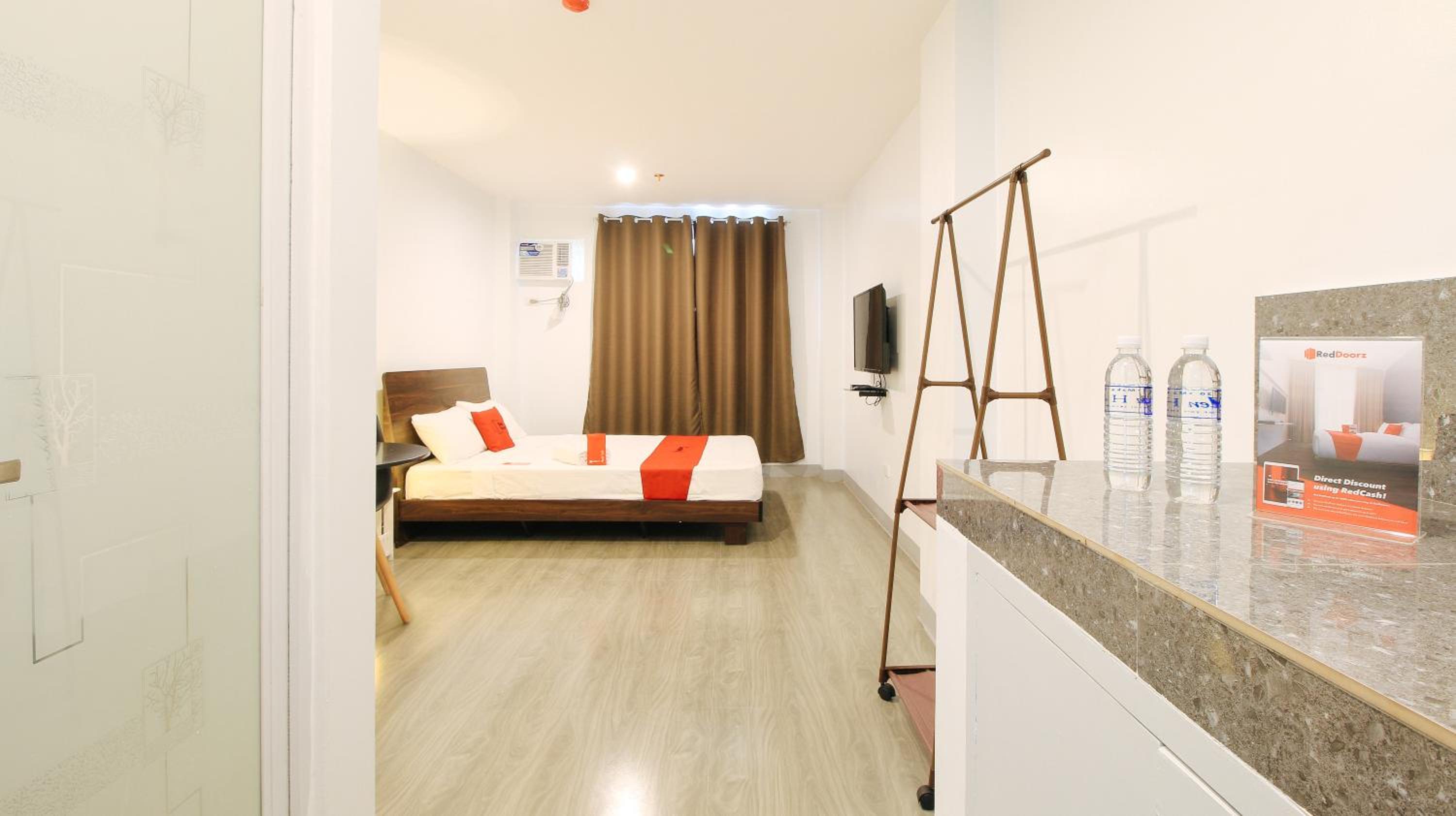 Deluxe Room - Photo 5