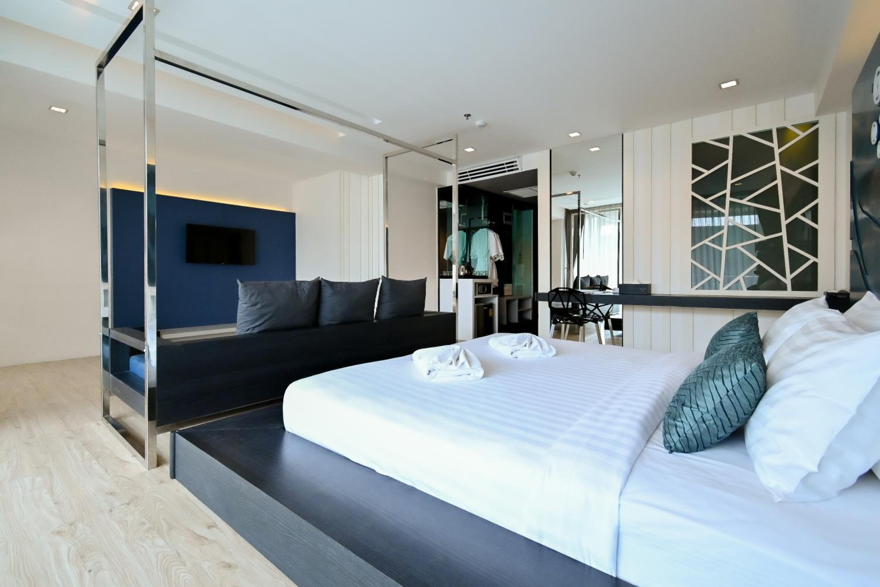 Family Room - Photo 7