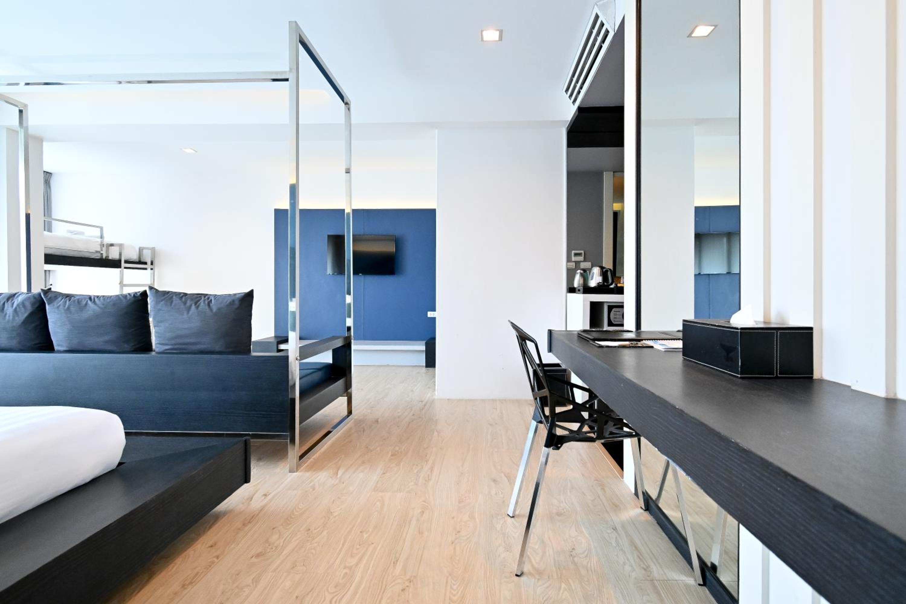 Family Room - Photo 5