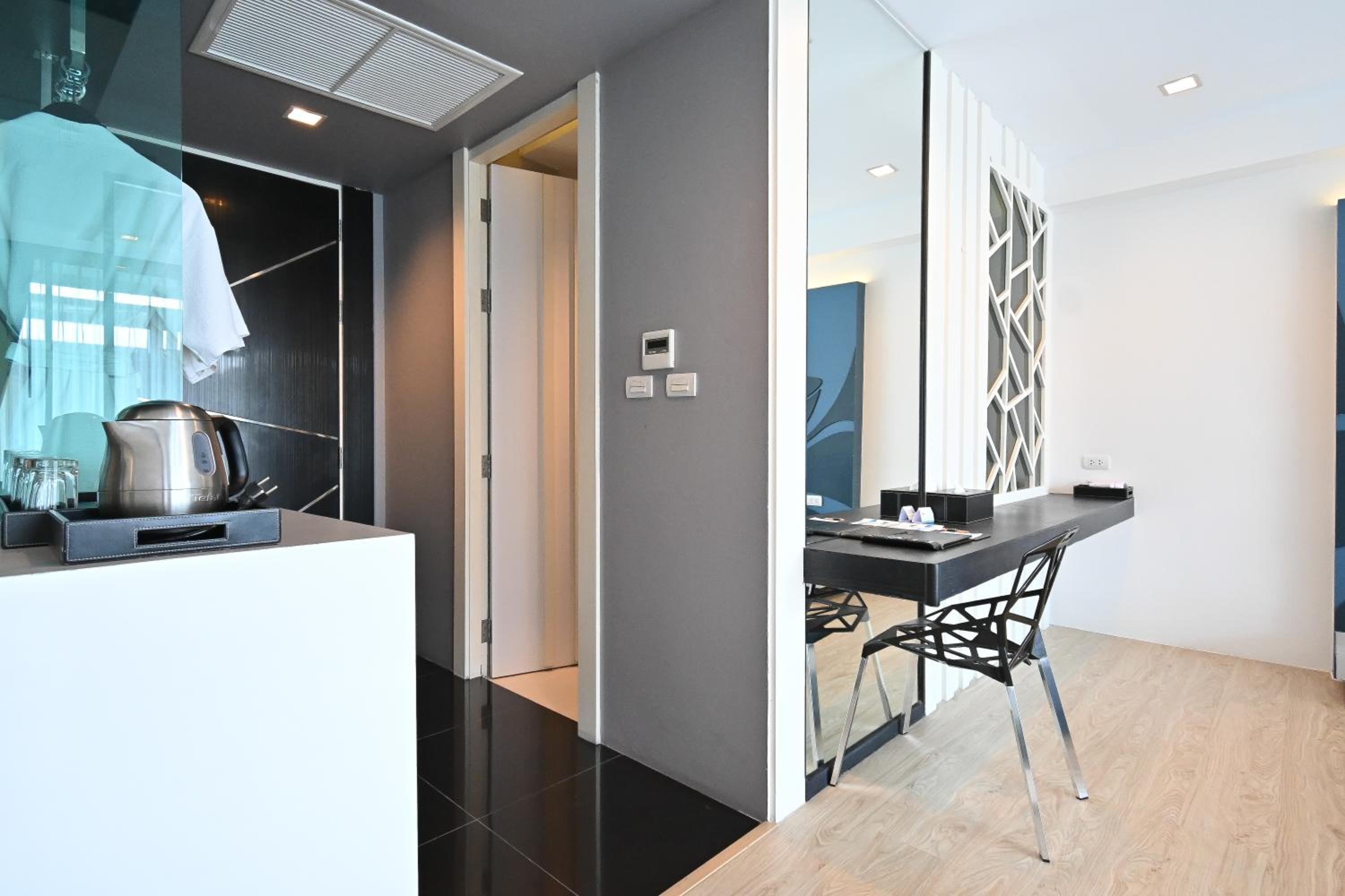 Family Room - Photo 4