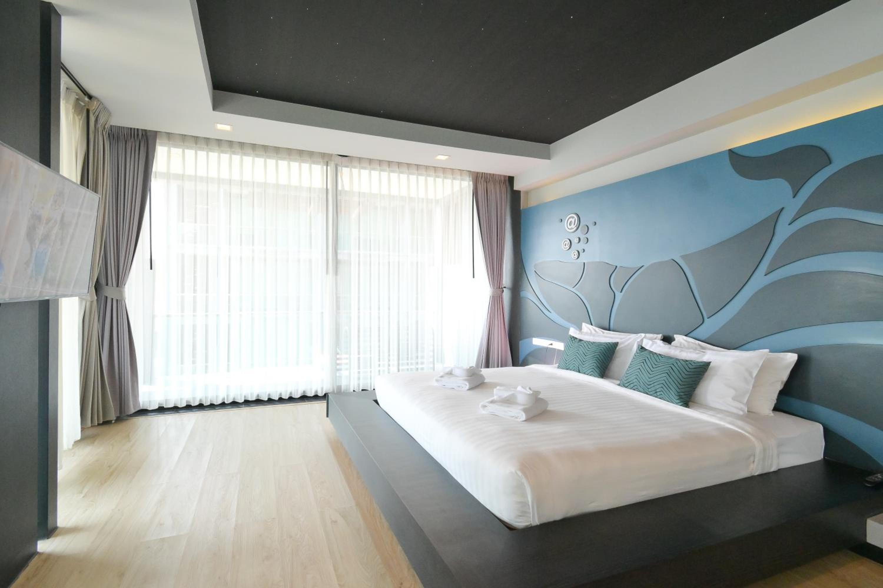 Deluxe Double Room with Sea View - Photo 11