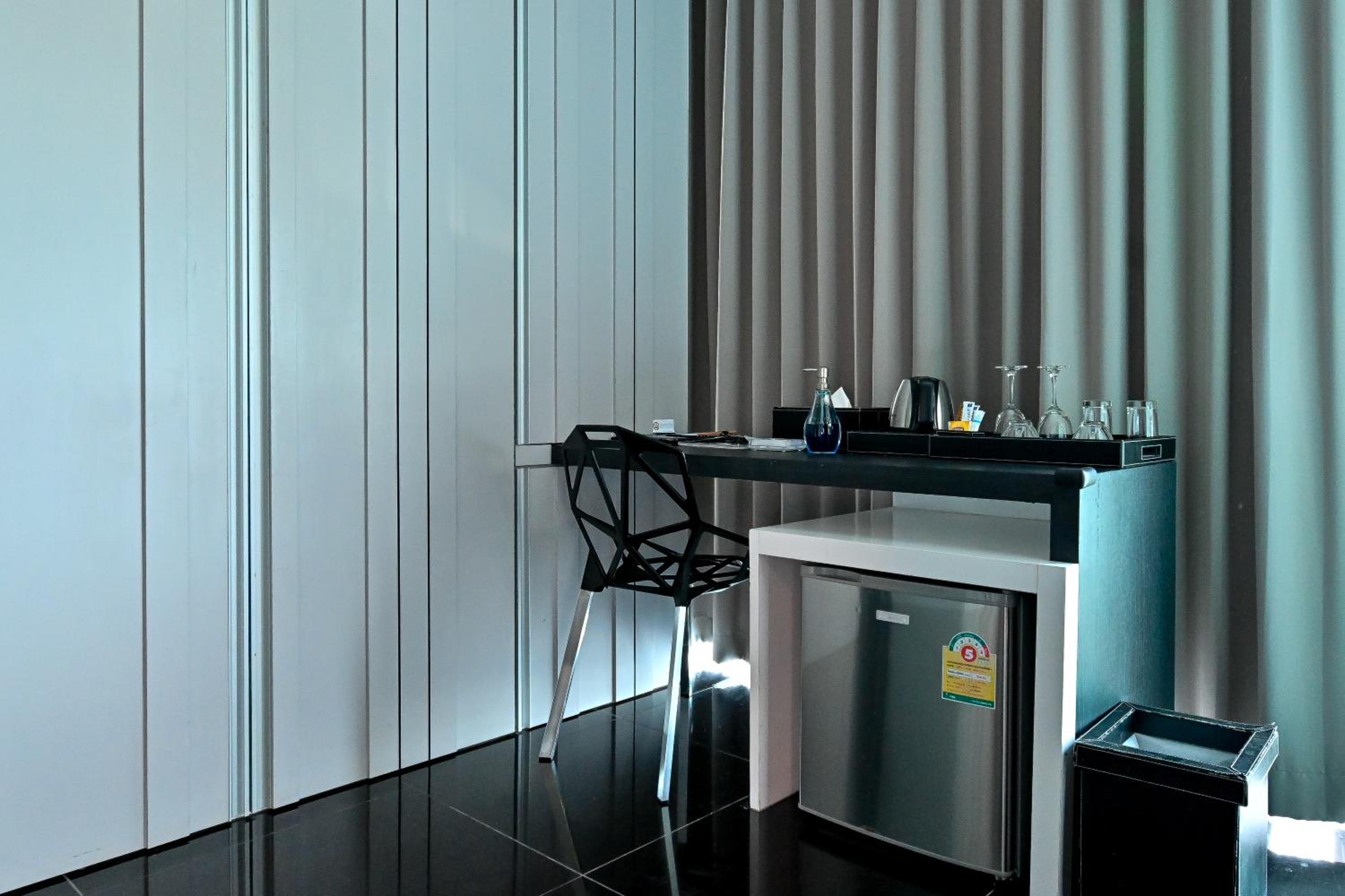 Deluxe Double Room with Sea View - Photo 8