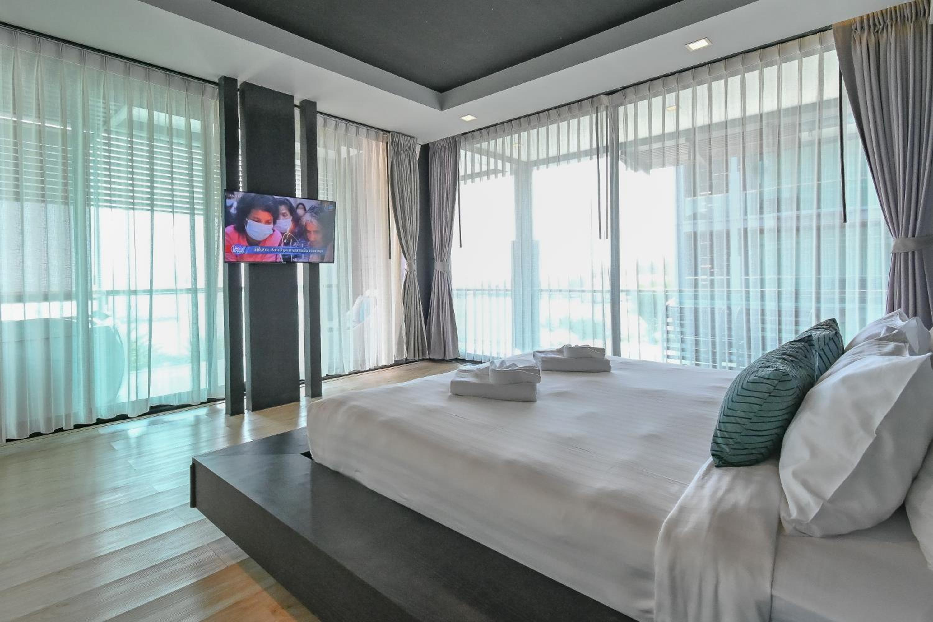 Deluxe Double Room with Sea View - Photo 2