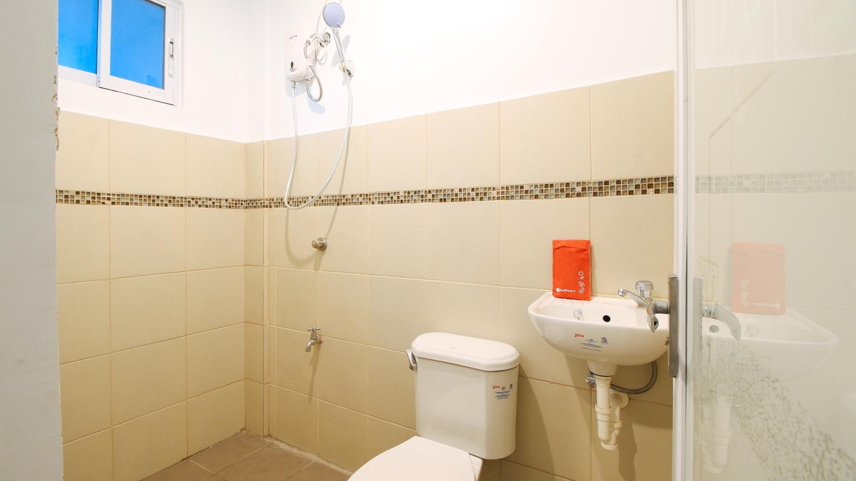 Deluxe Room - Photo 10