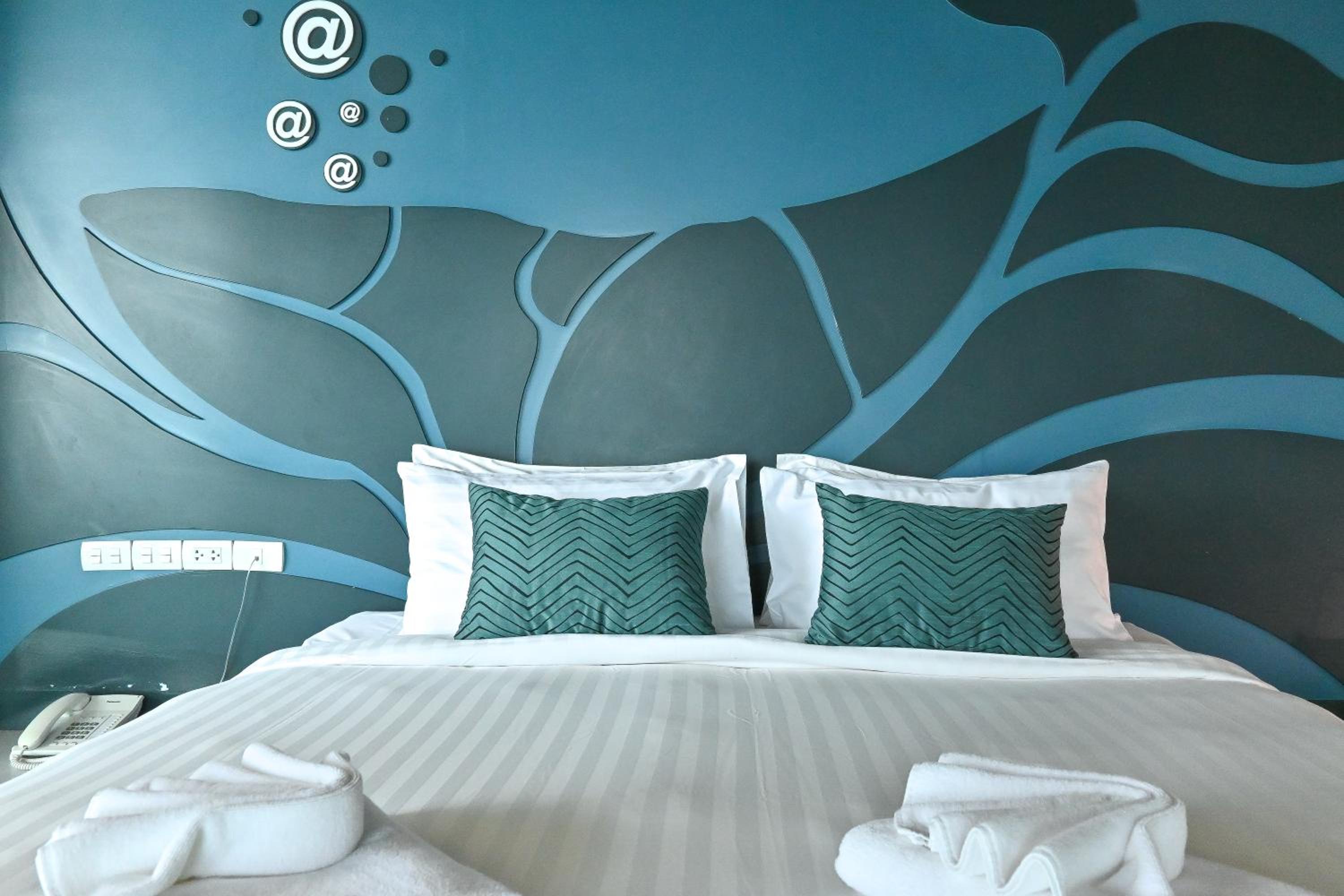 Deluxe Double Room with Sea View - Photo 10