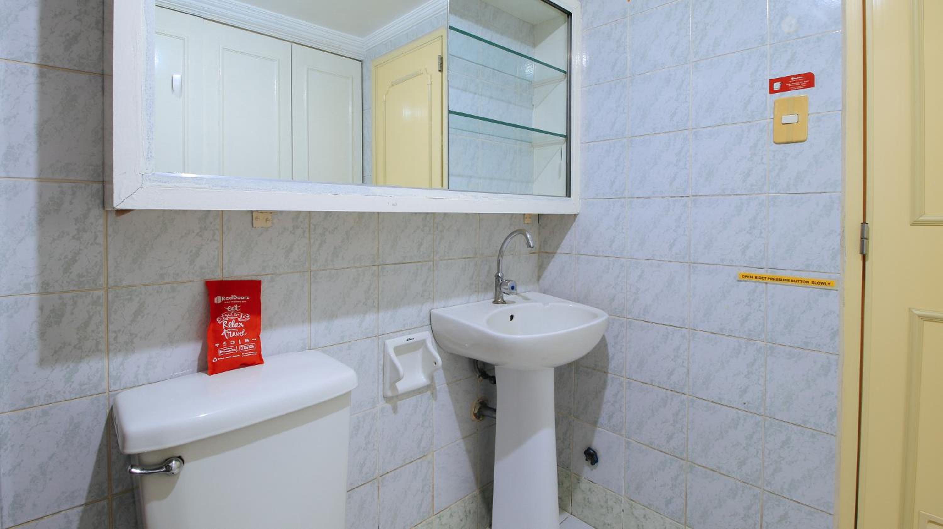 Standard Double Room - Photo 11