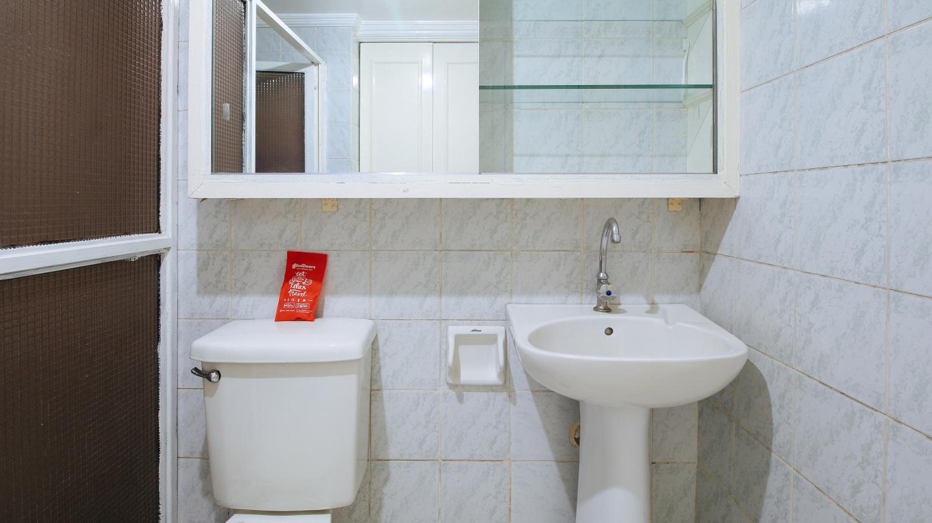 Standard Double Room - Photo 12