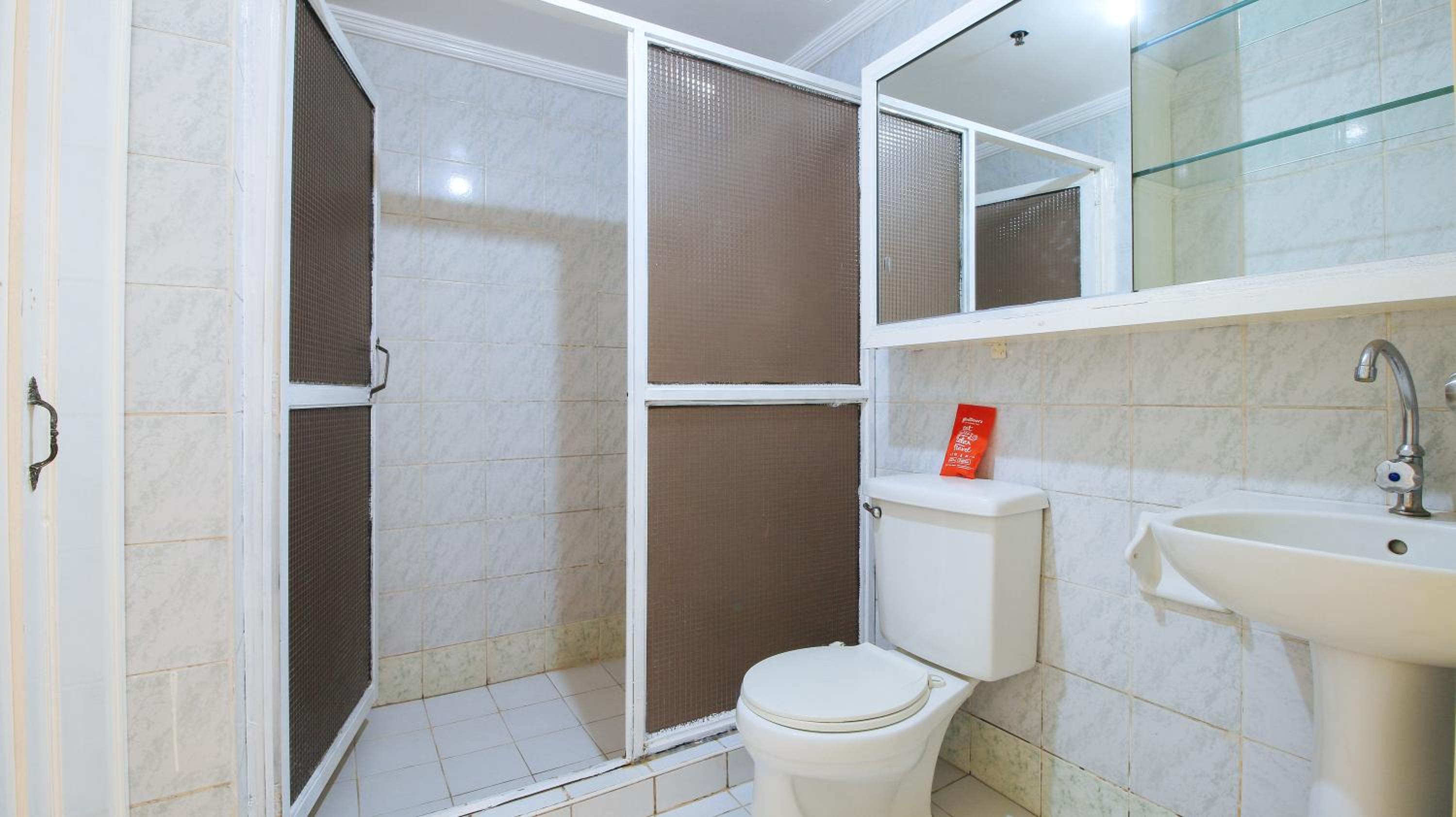 Standard Double Room - Photo 13