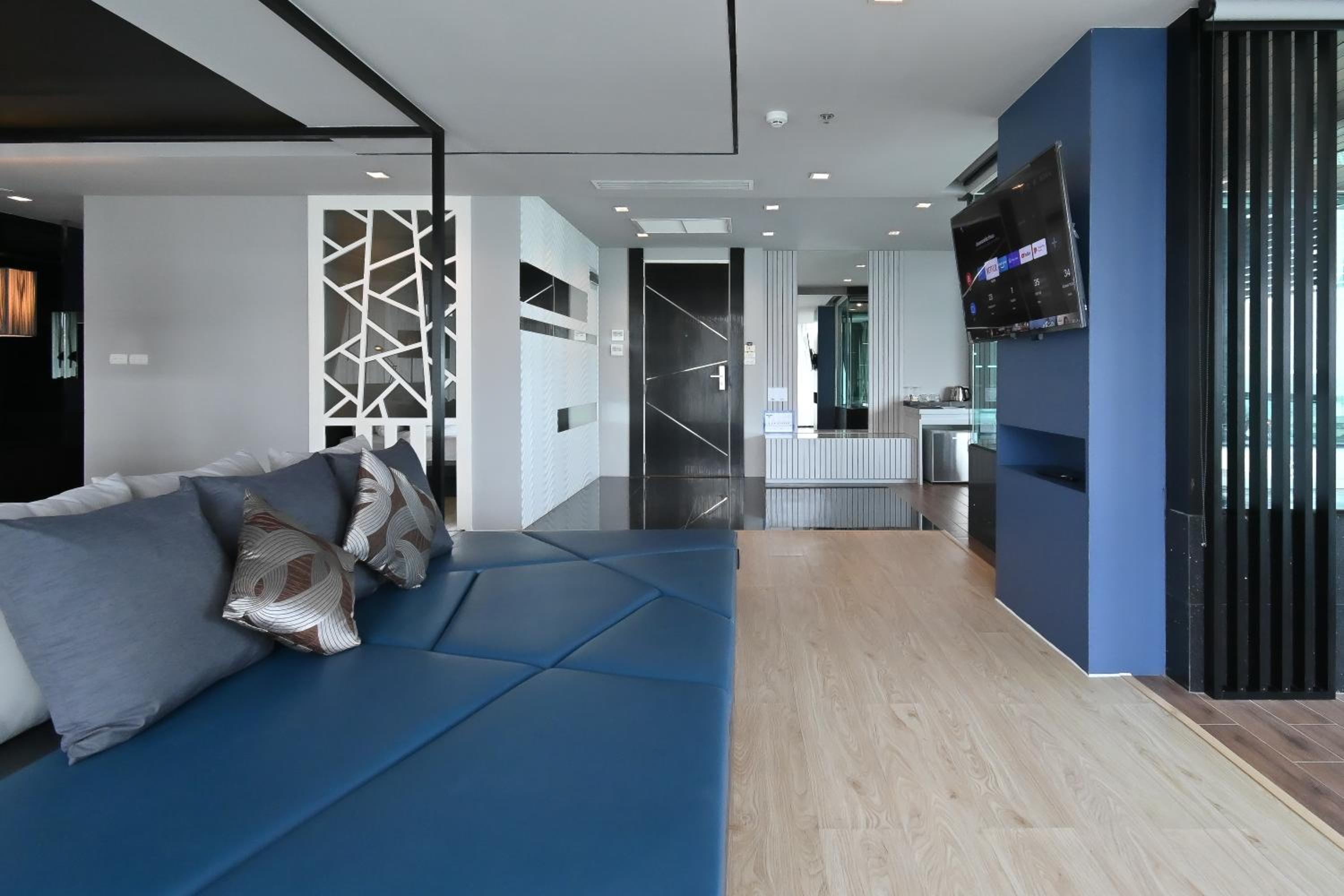 Suite with Sea View - Photo 9