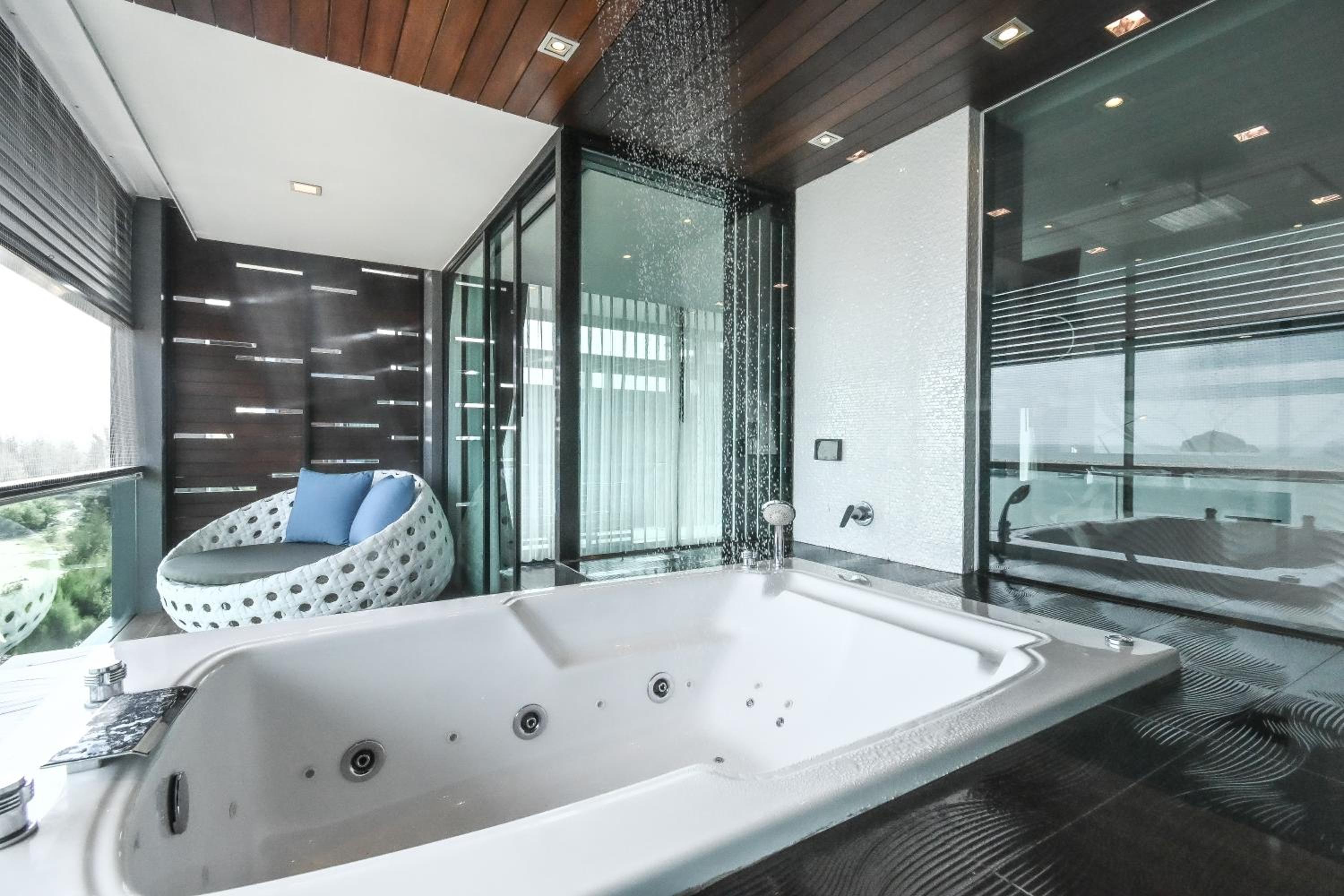 Suite with Sea View - Photo 4
