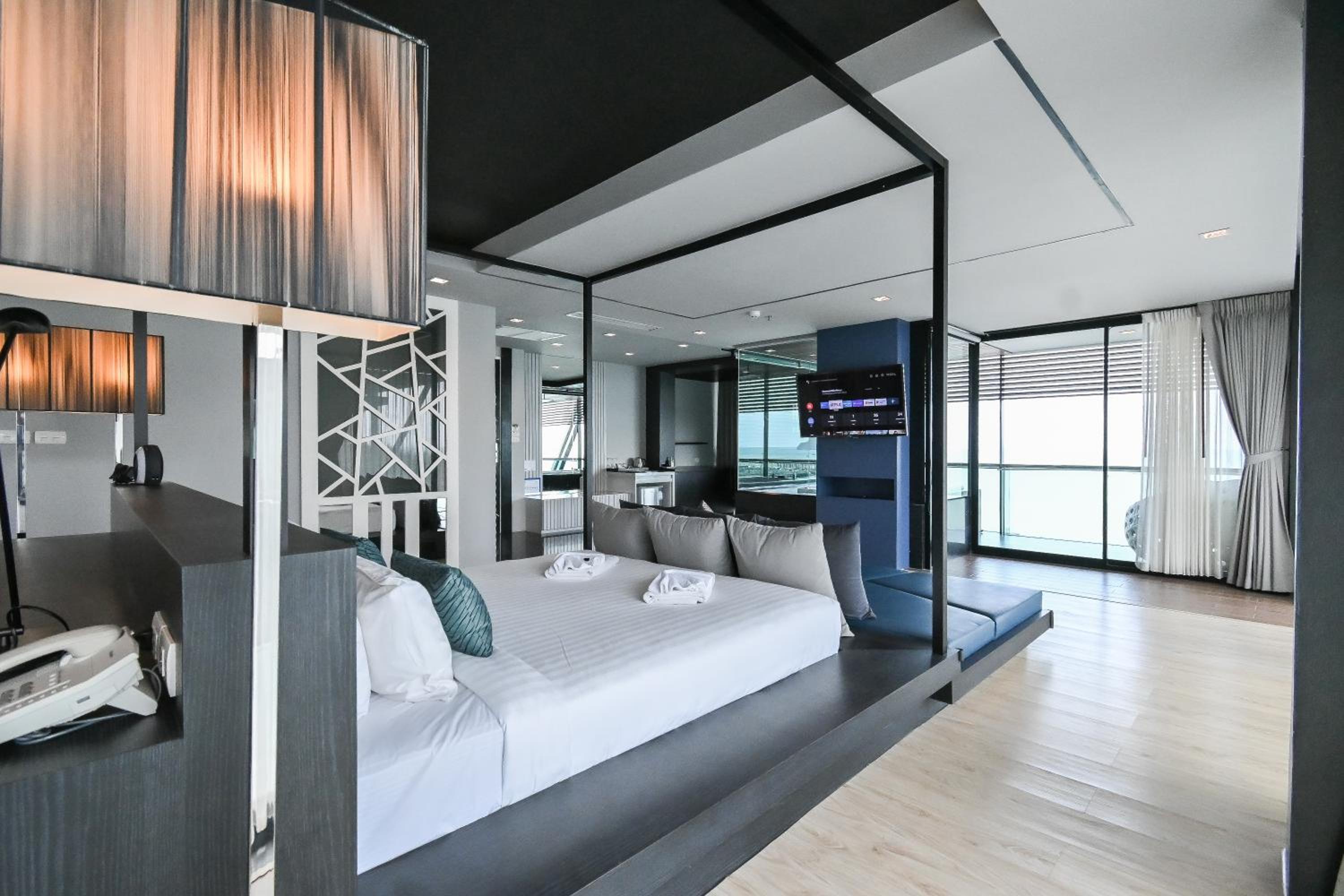 Suite with Sea View - Photo 10