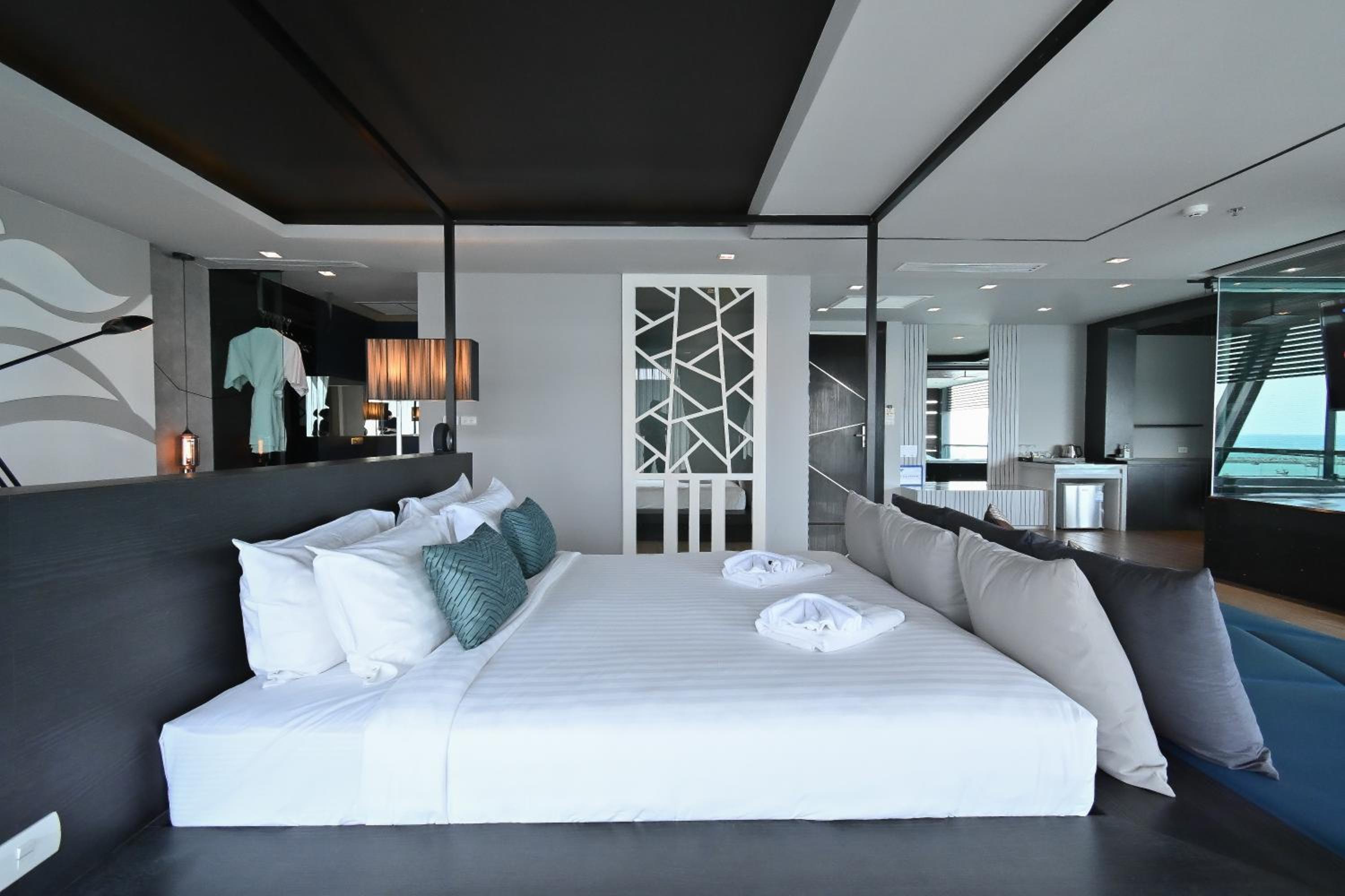Suite with Sea View - Photo 12