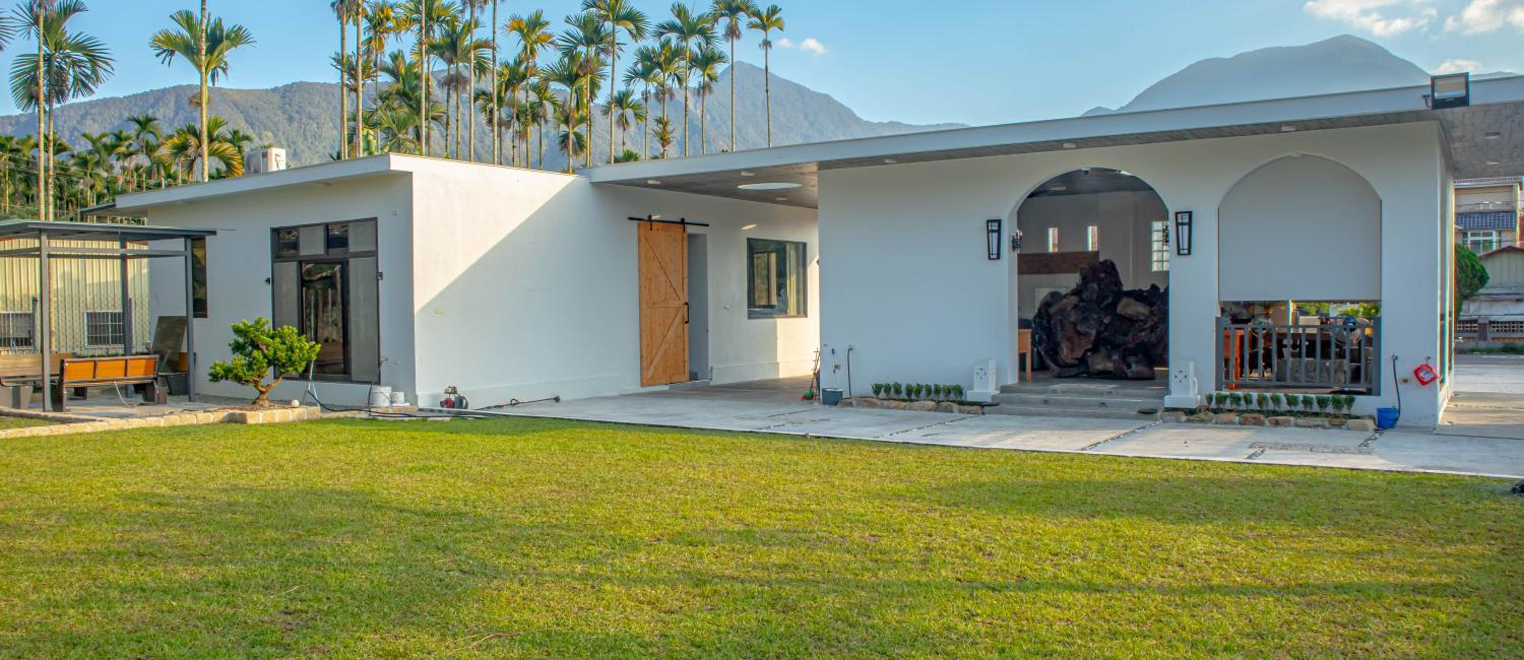 Three-Bedroom Villa photo 2