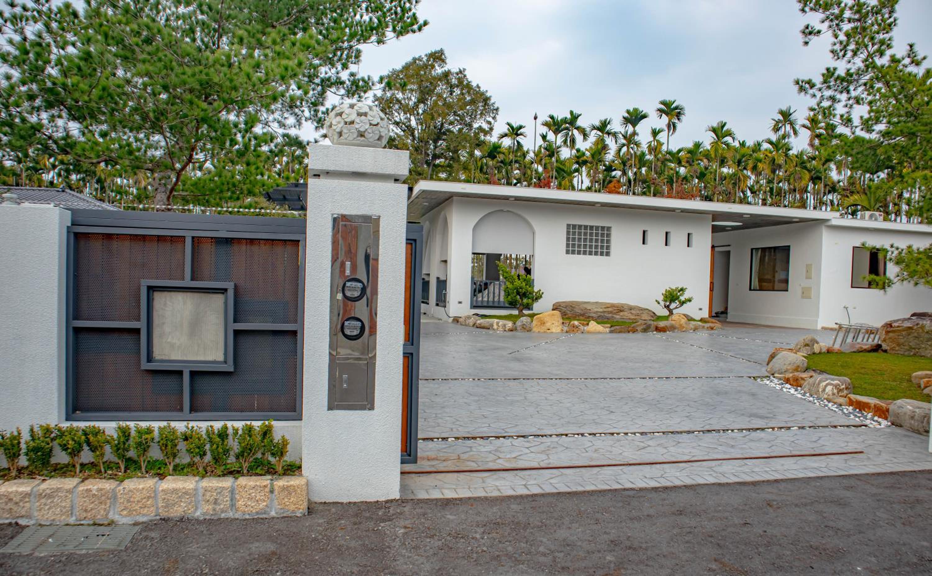 Three-Bedroom Villa photo 3
