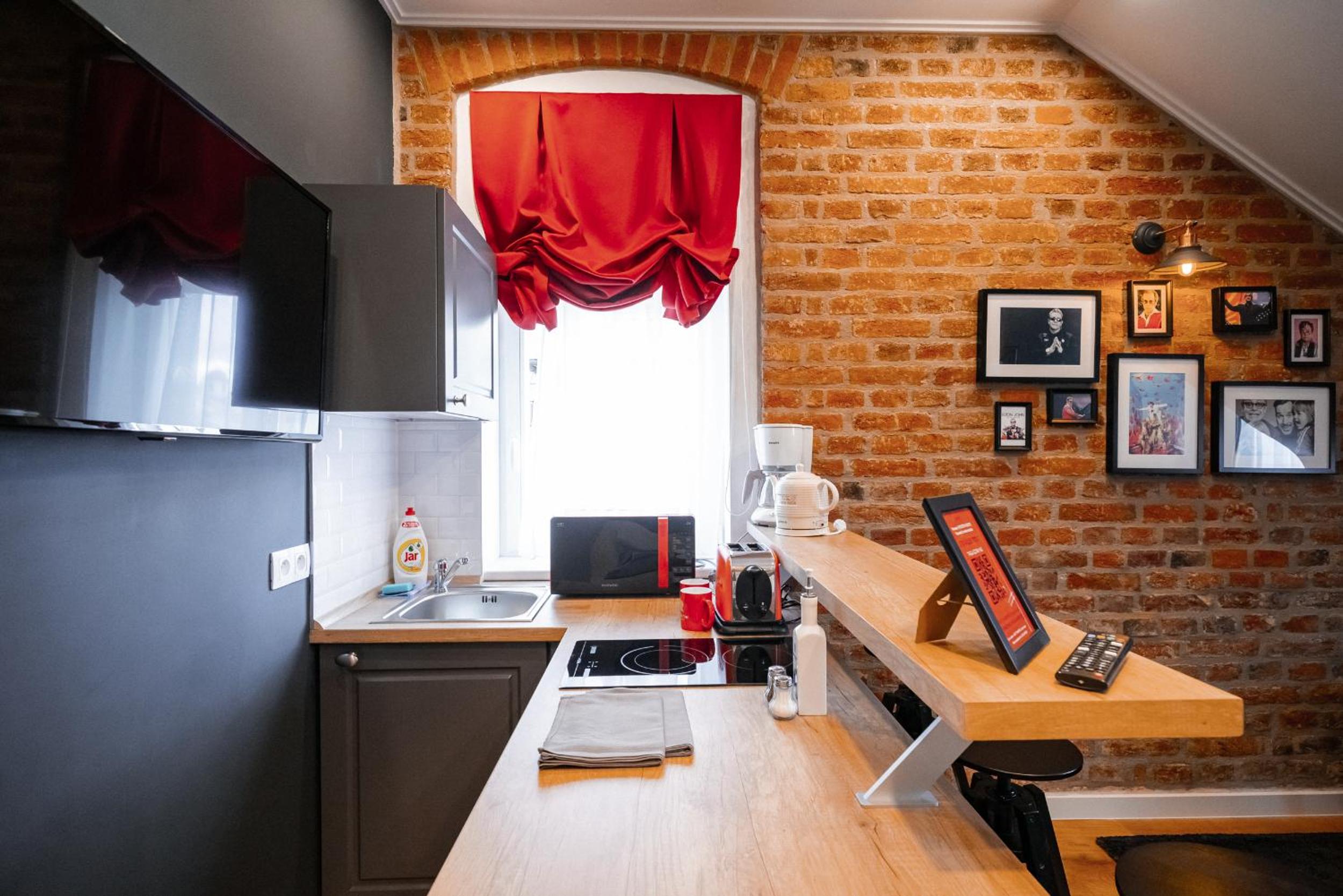Superior Modern Studio - Photo 14
