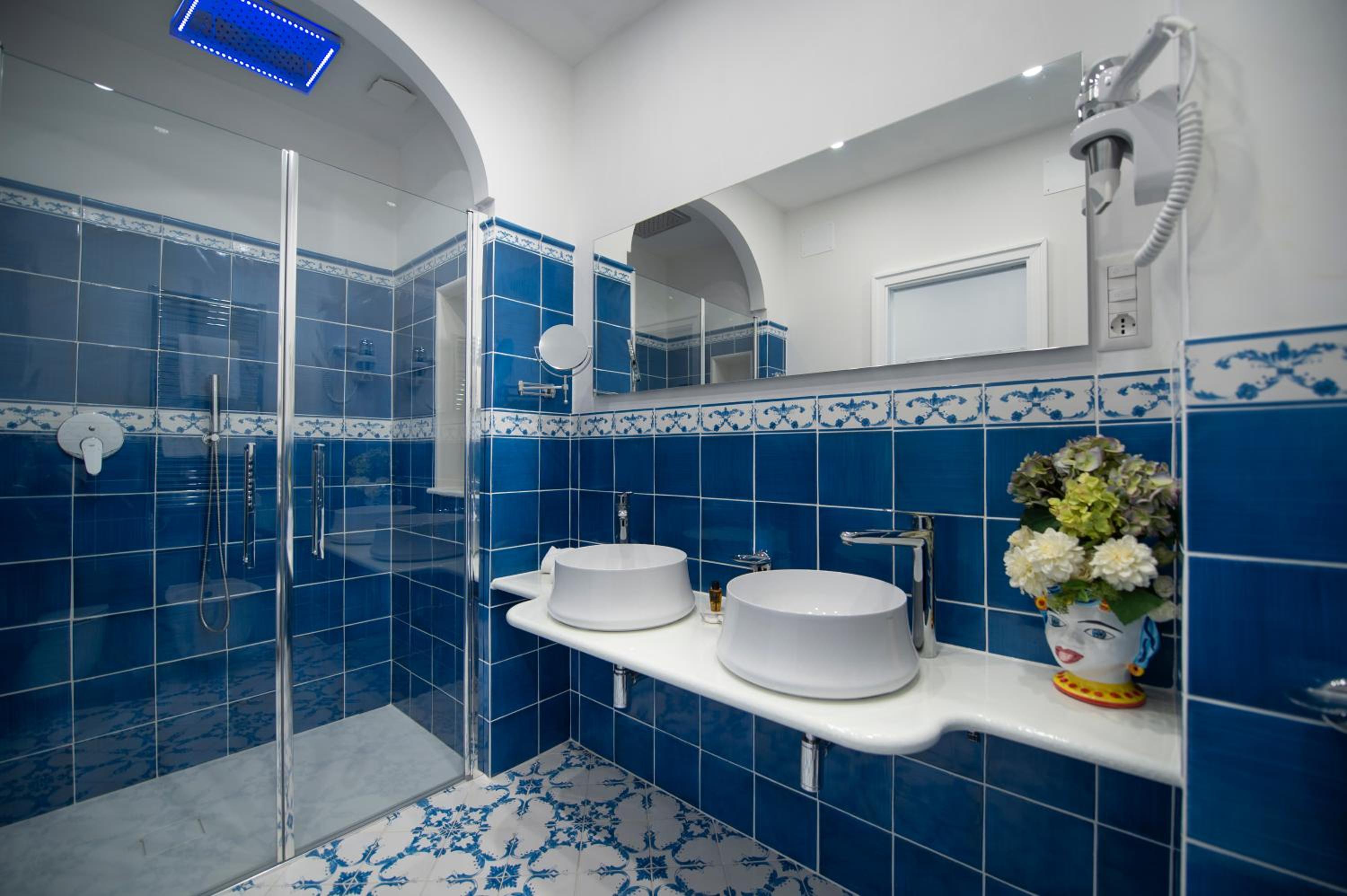 Deluxe Triple Room with Sea View - Photo 23