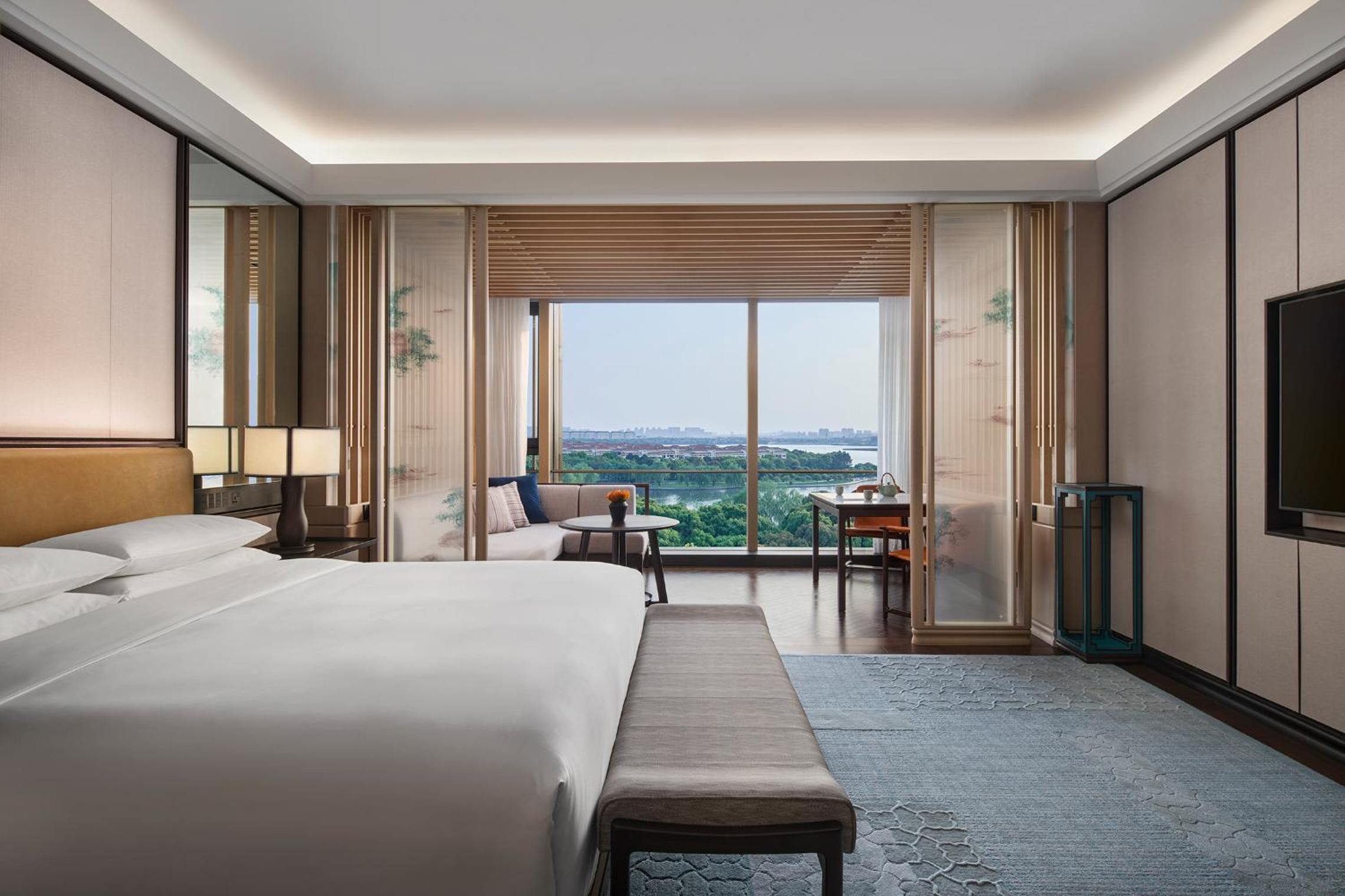 King Room with Lake View - Photo 1