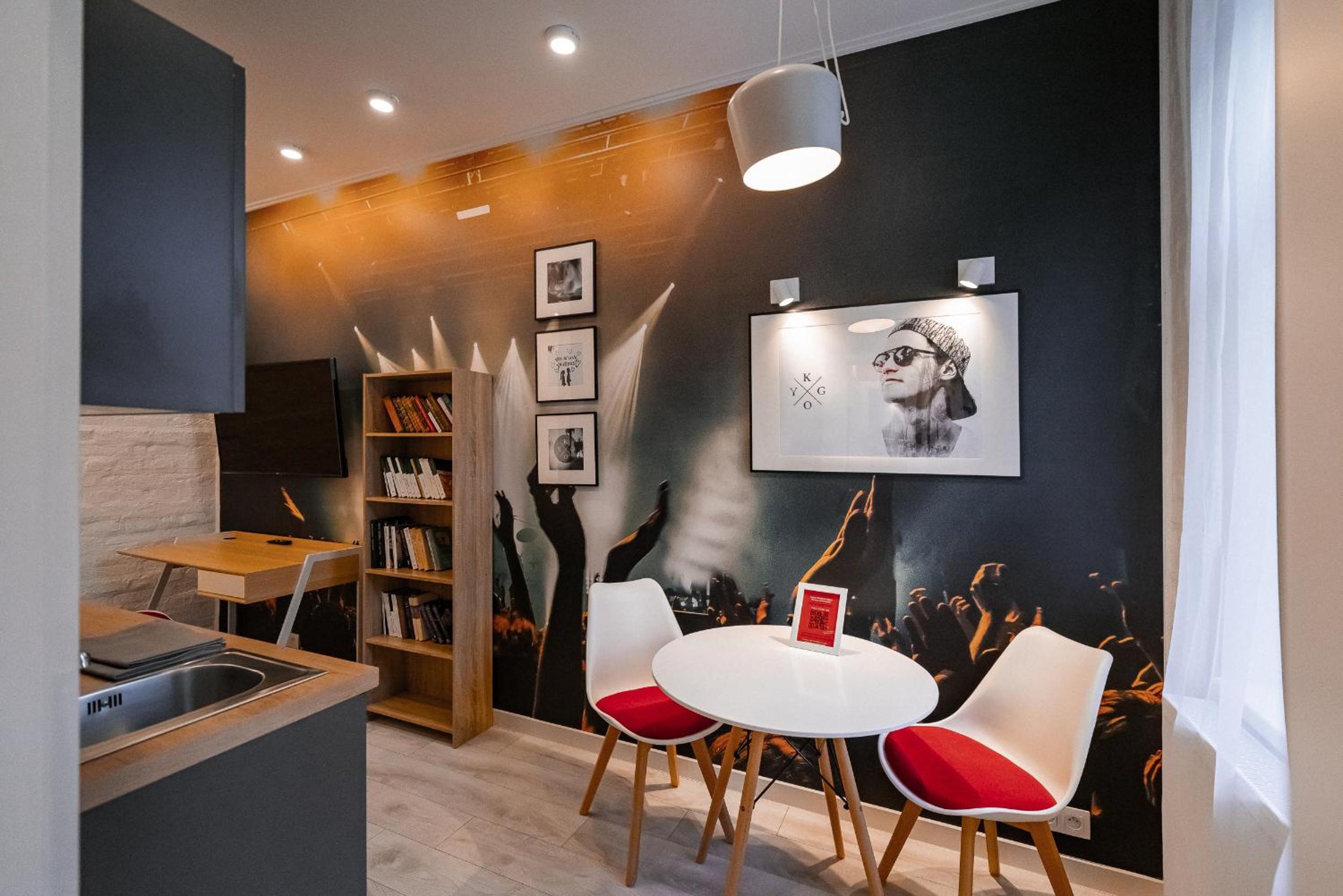 Studio - Photo 7