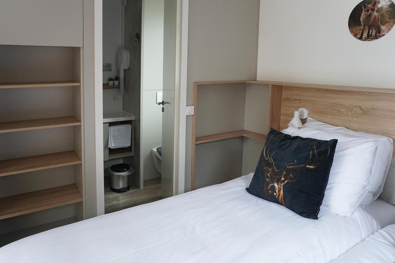 Standard Twin Room with Garden View - Photo 16