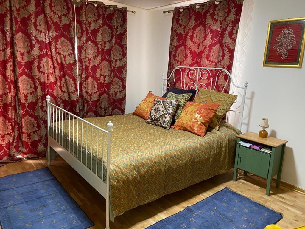 Two-Bedroom Apartment - Photo 8