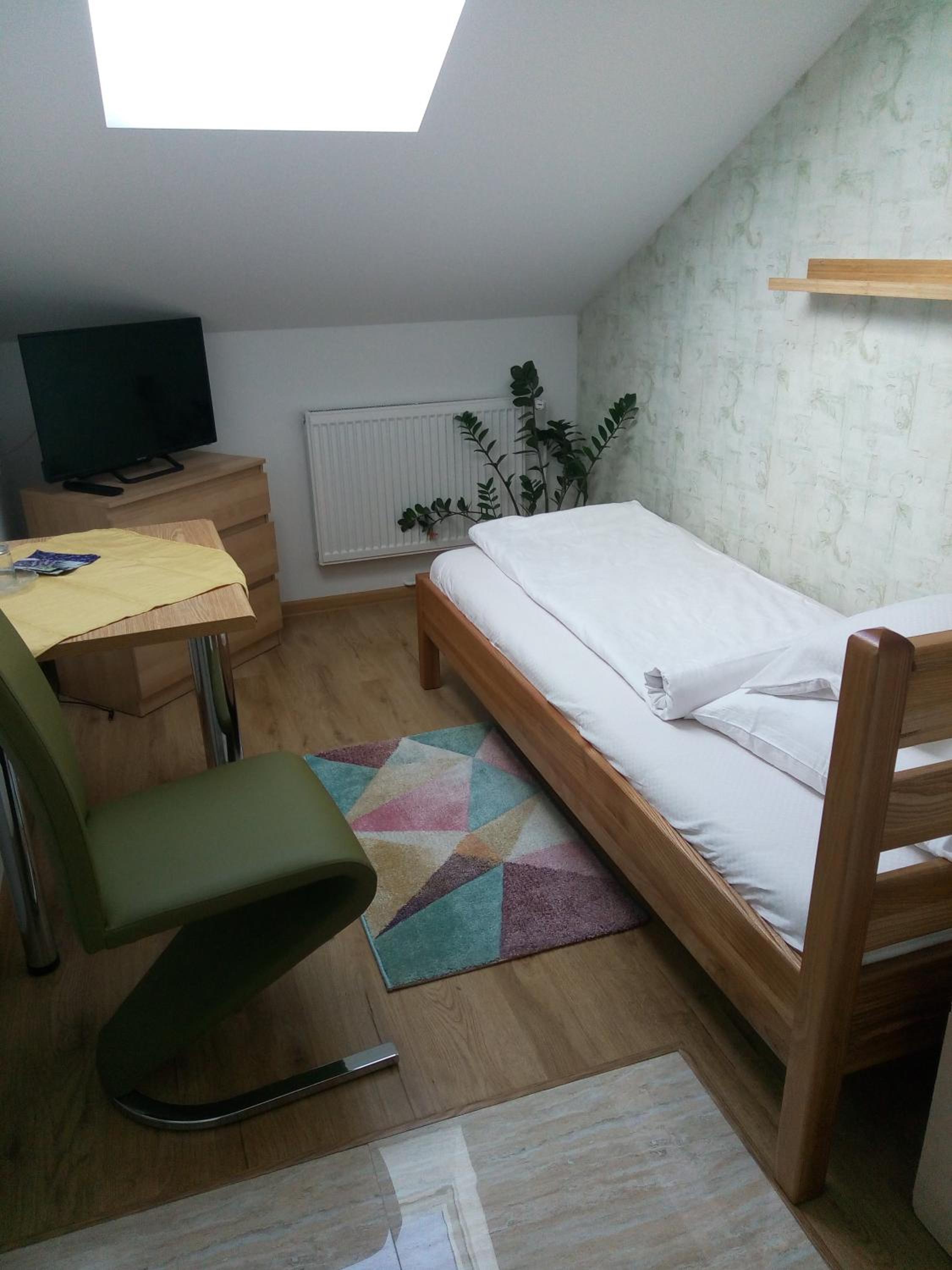 Large Single Room photo 1