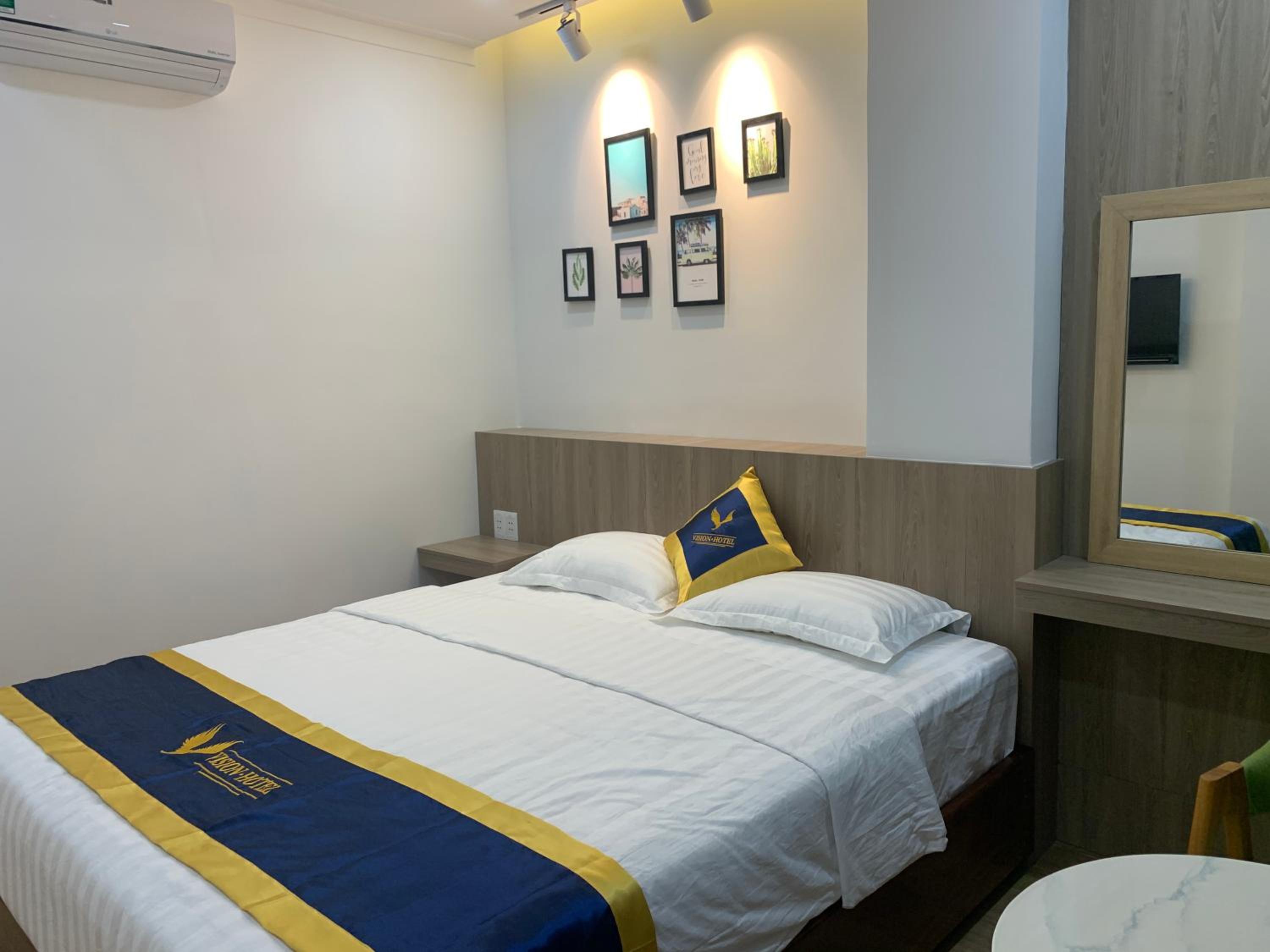 Deluxe Room (2 Adults + 1 Child) - Photo 1