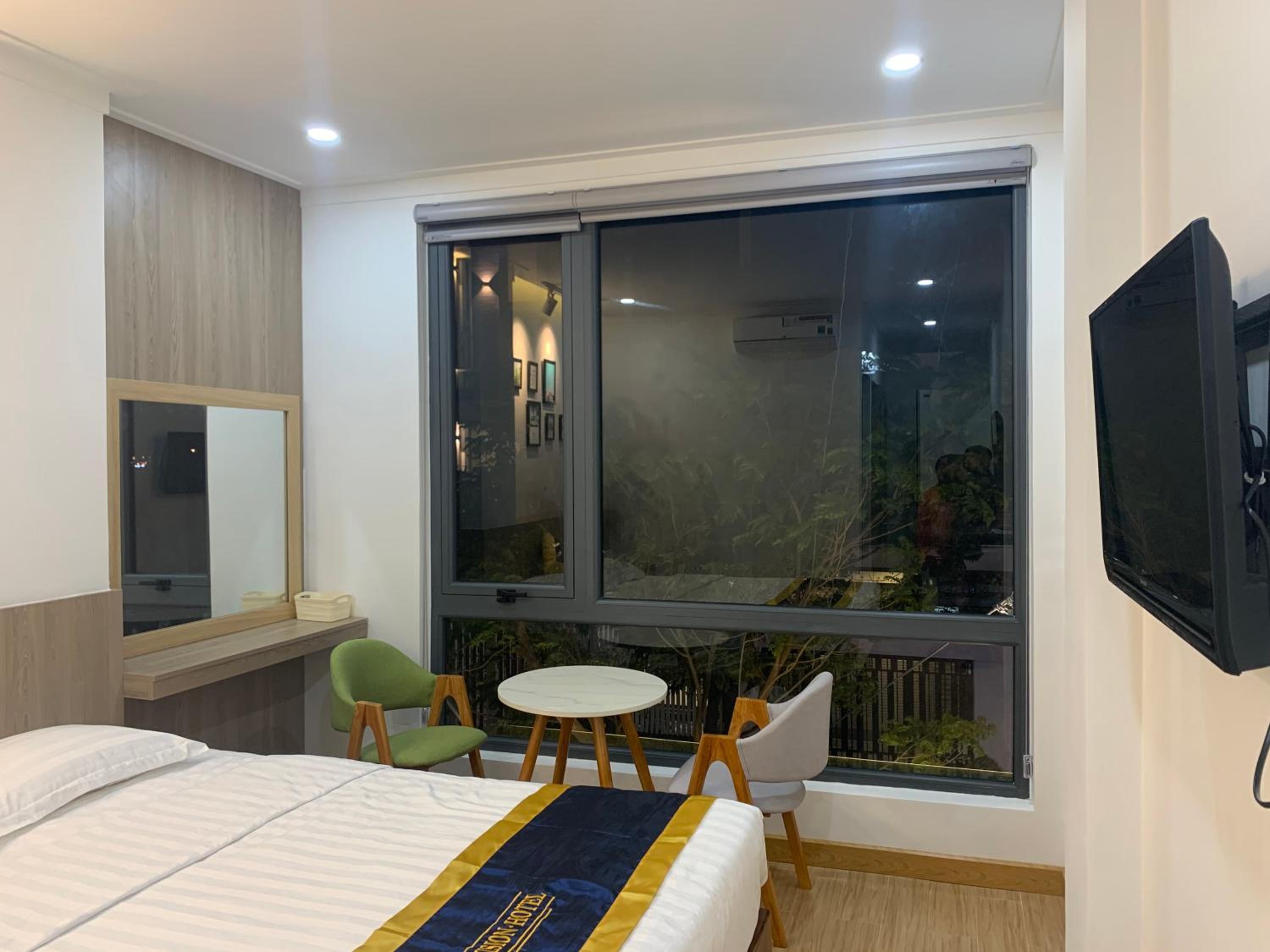 Deluxe Room (2 Adults + 1 Child) - Photo 3