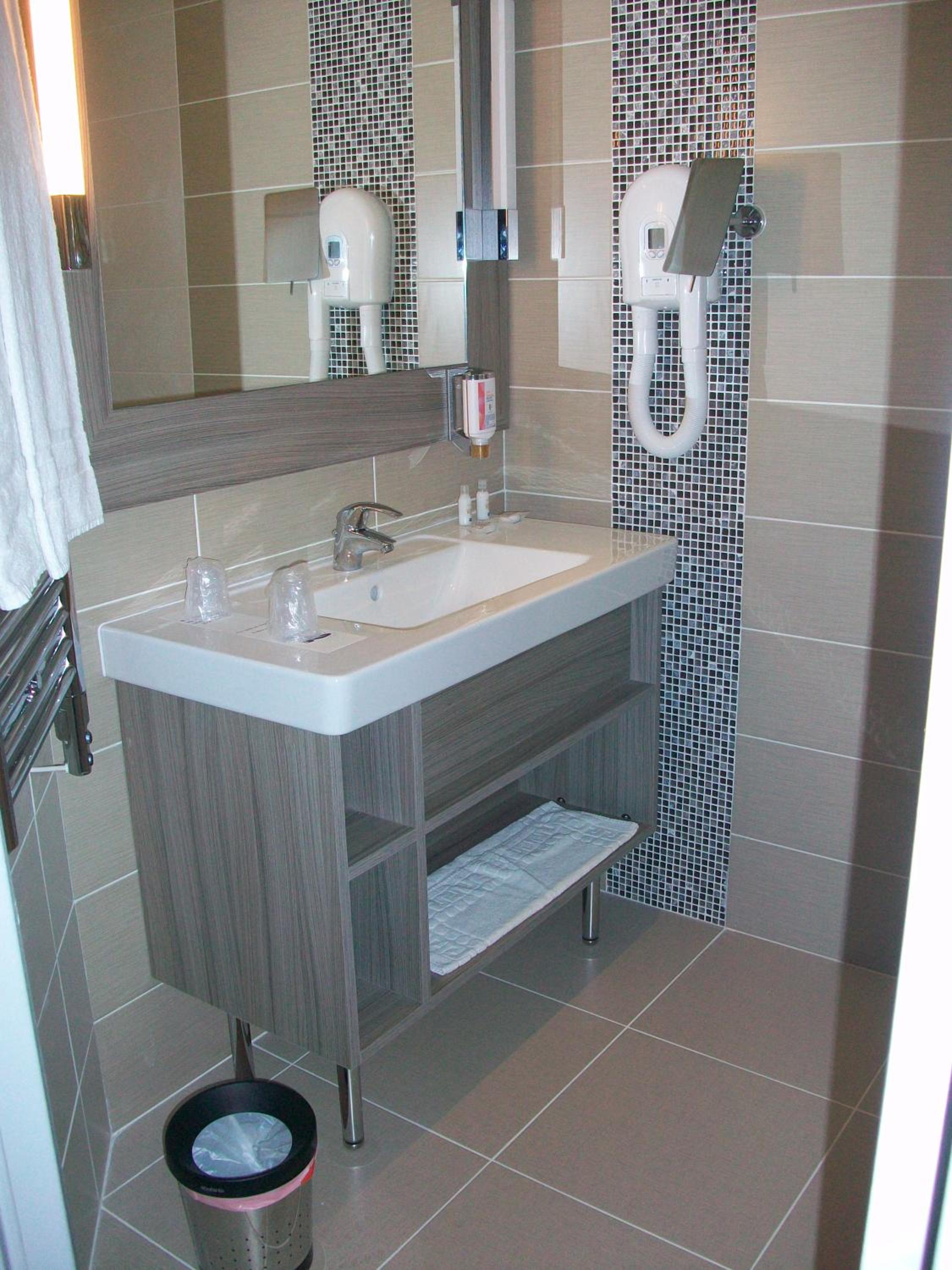 Double Room - Photo 6