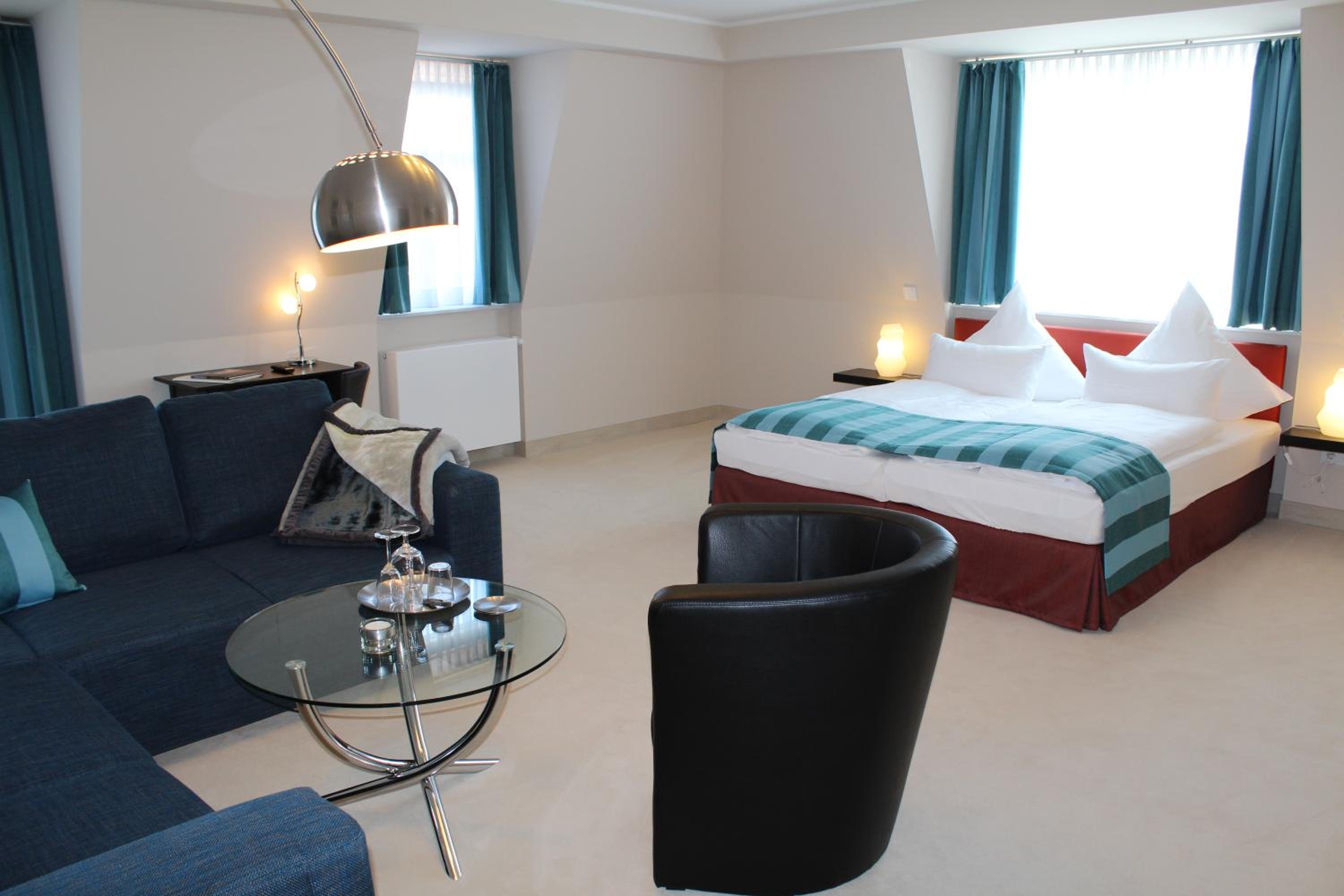 Deluxe Double Room with Balcony photo 3