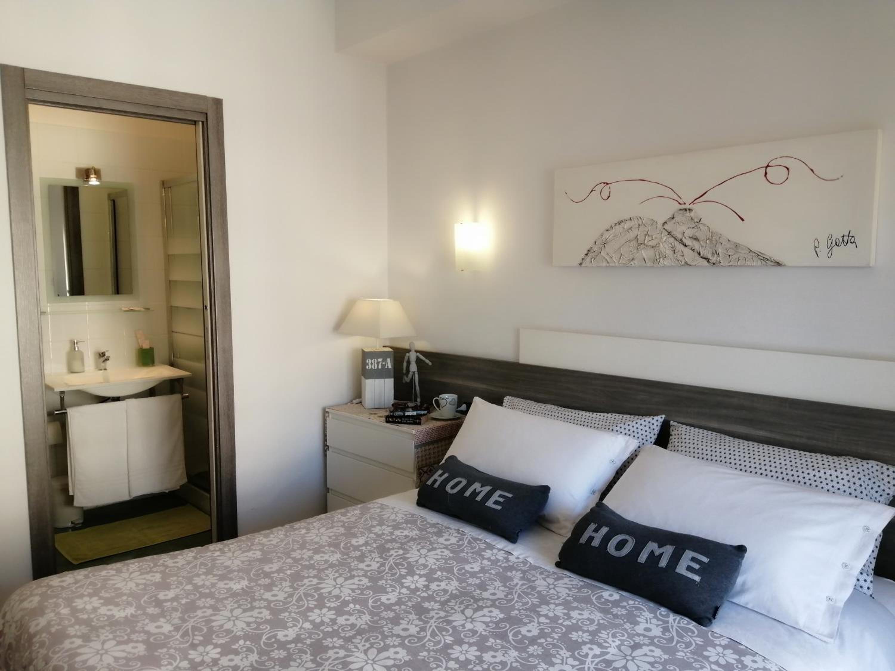 Double Room with Balcony and Private Bathroom
