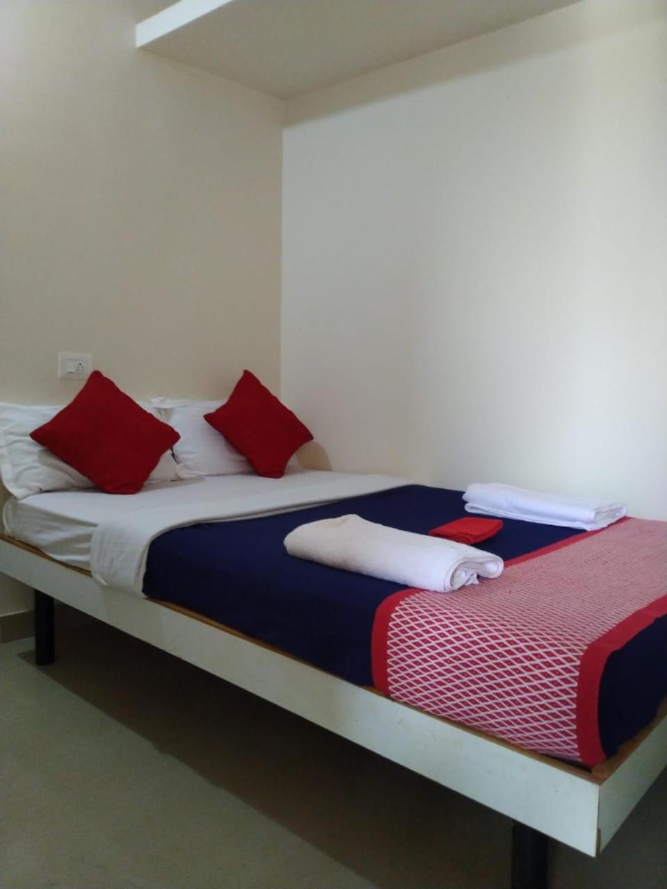 Standard Double Room - Photo 2